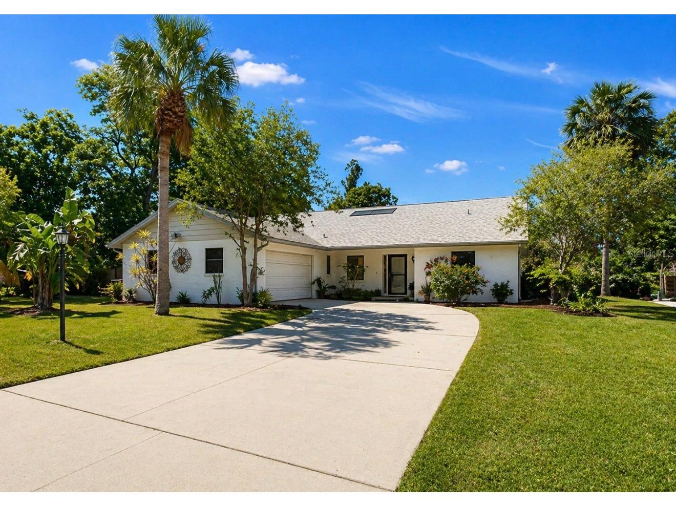 948 Winter Garden Drive Sarasota FL 34243 A4691948 image1