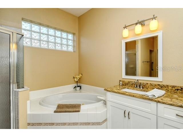 9480 Forest Hills Circle Sarasota FL 34238 A4650928 image20