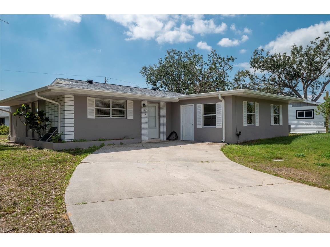 949 Hood Avenue NW Port Charlotte - 949 HOOD AVENUE NW PORT CHARLOTTE FL 33948 C7471679 Image1 