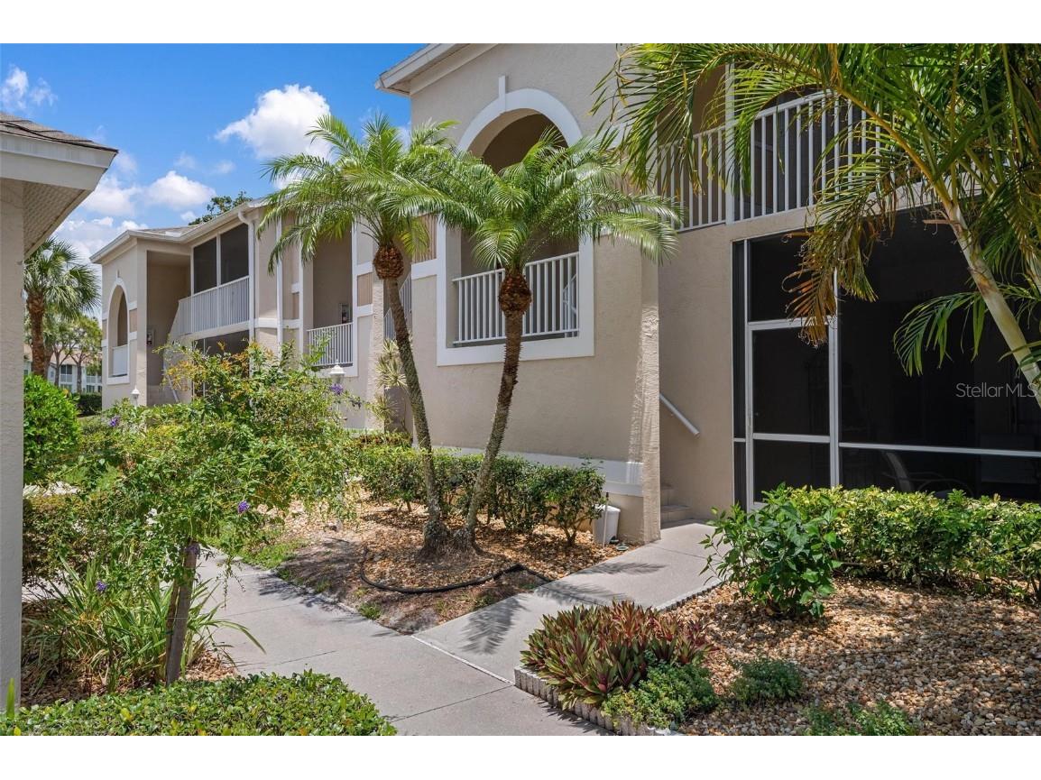 9490 High Gate Drive #2013 Sarasota FL 34238 A4637333 image1