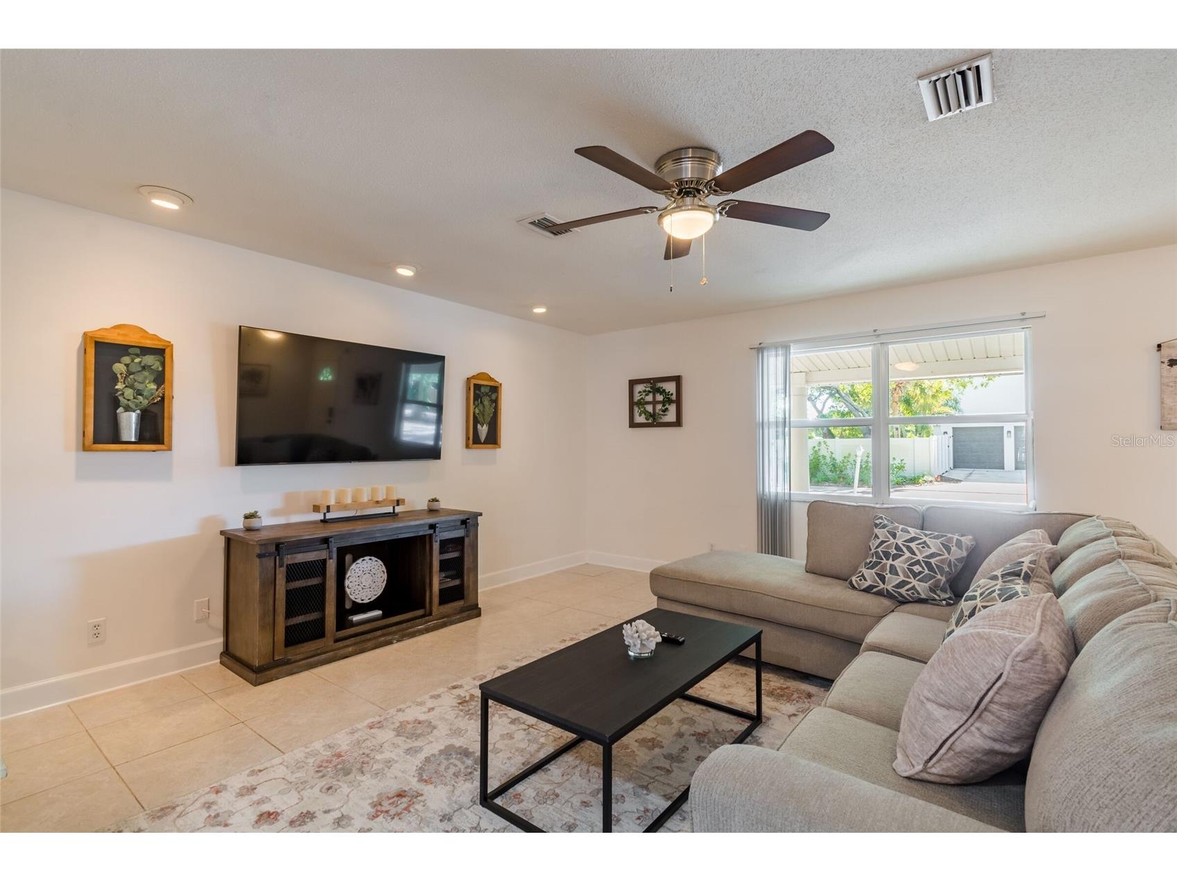 95 S Briggs Avenue Sarasota FL 34237 A4678771 image7