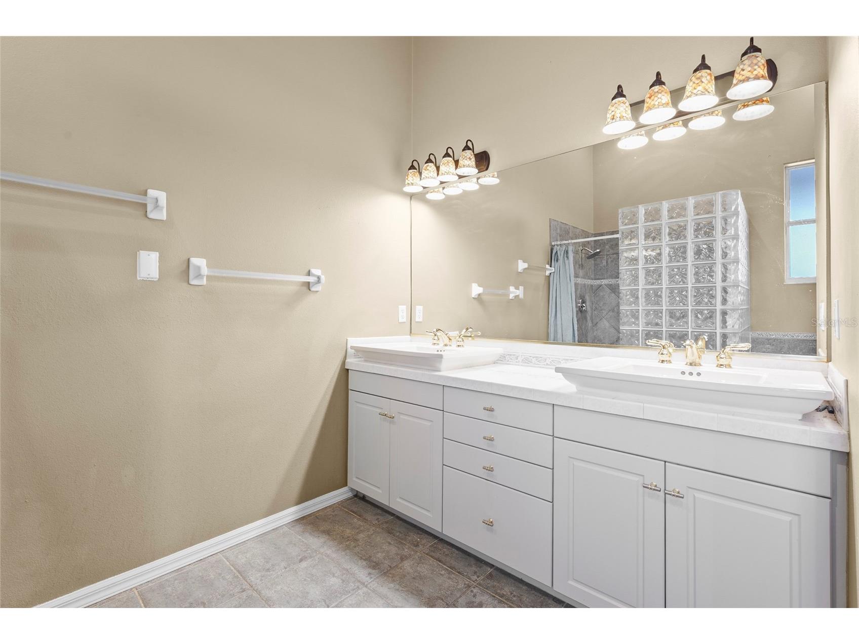 95 Vic Edwards Road Sarasota FL 34240 A4677155 image12