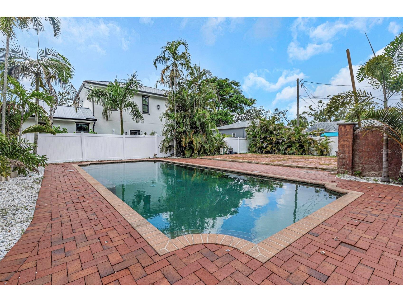 950 12th Street N Saint Petersburg FL 33705 TB8407200 image59