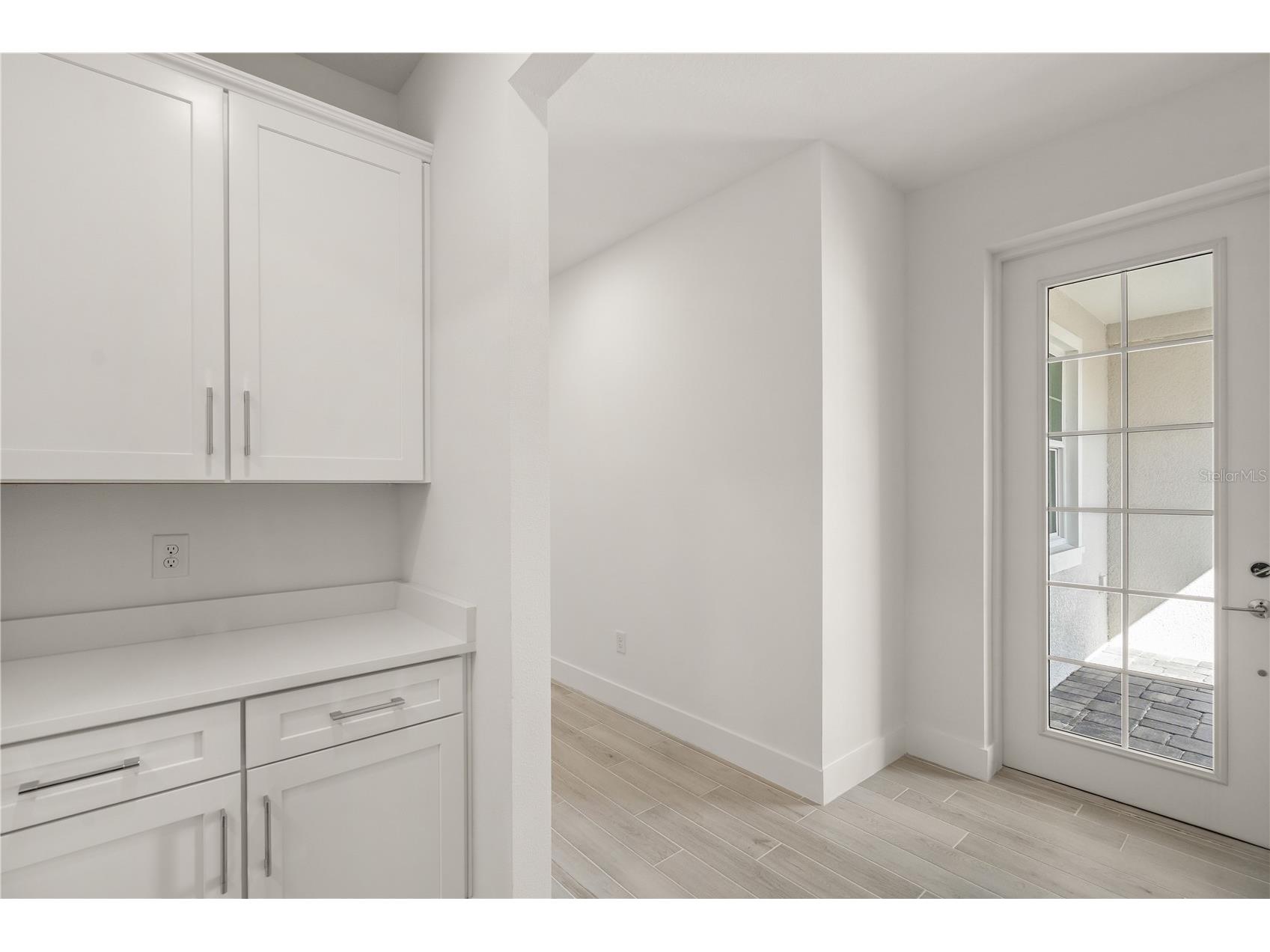 9500 Lunar Dove Drive Sarasota FL 34240 A4678389 image2