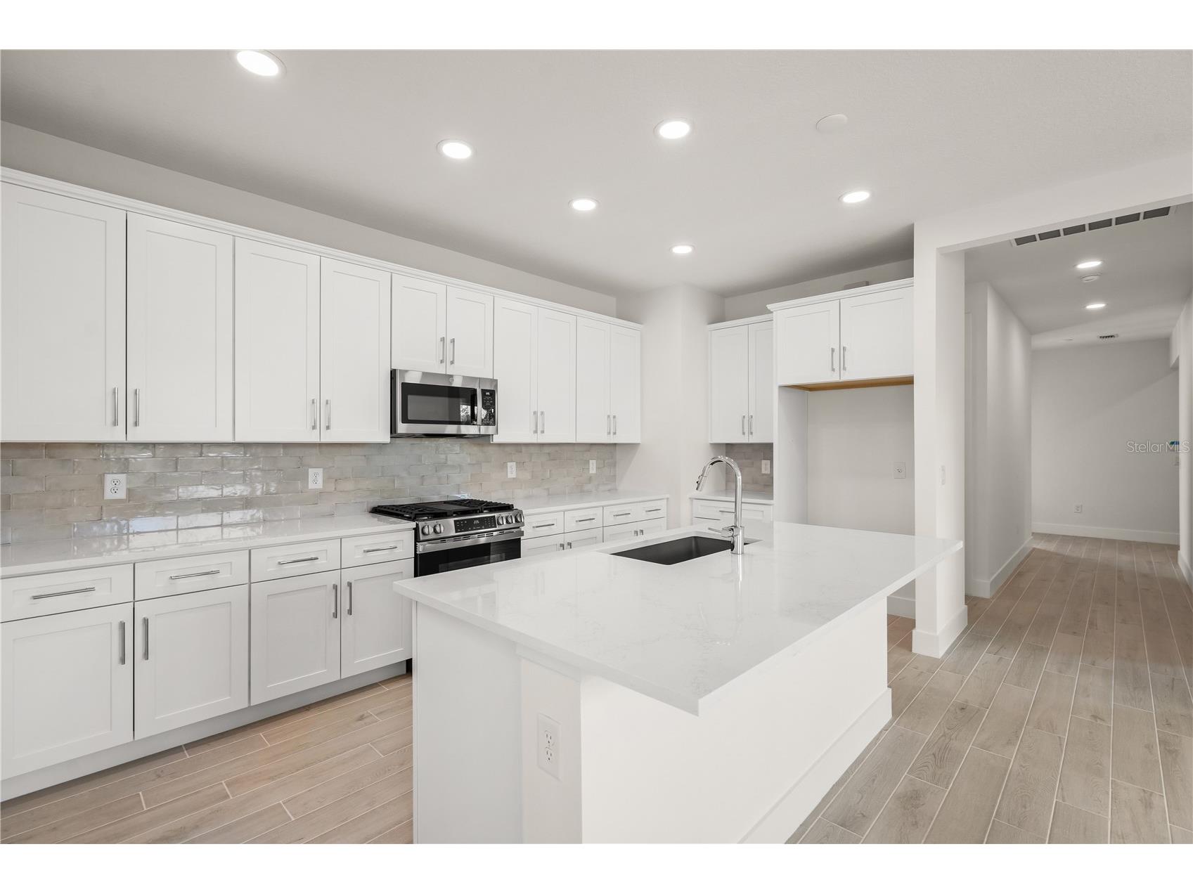 9500 Lunar Dove Drive Sarasota FL 34240 A4678389 image3