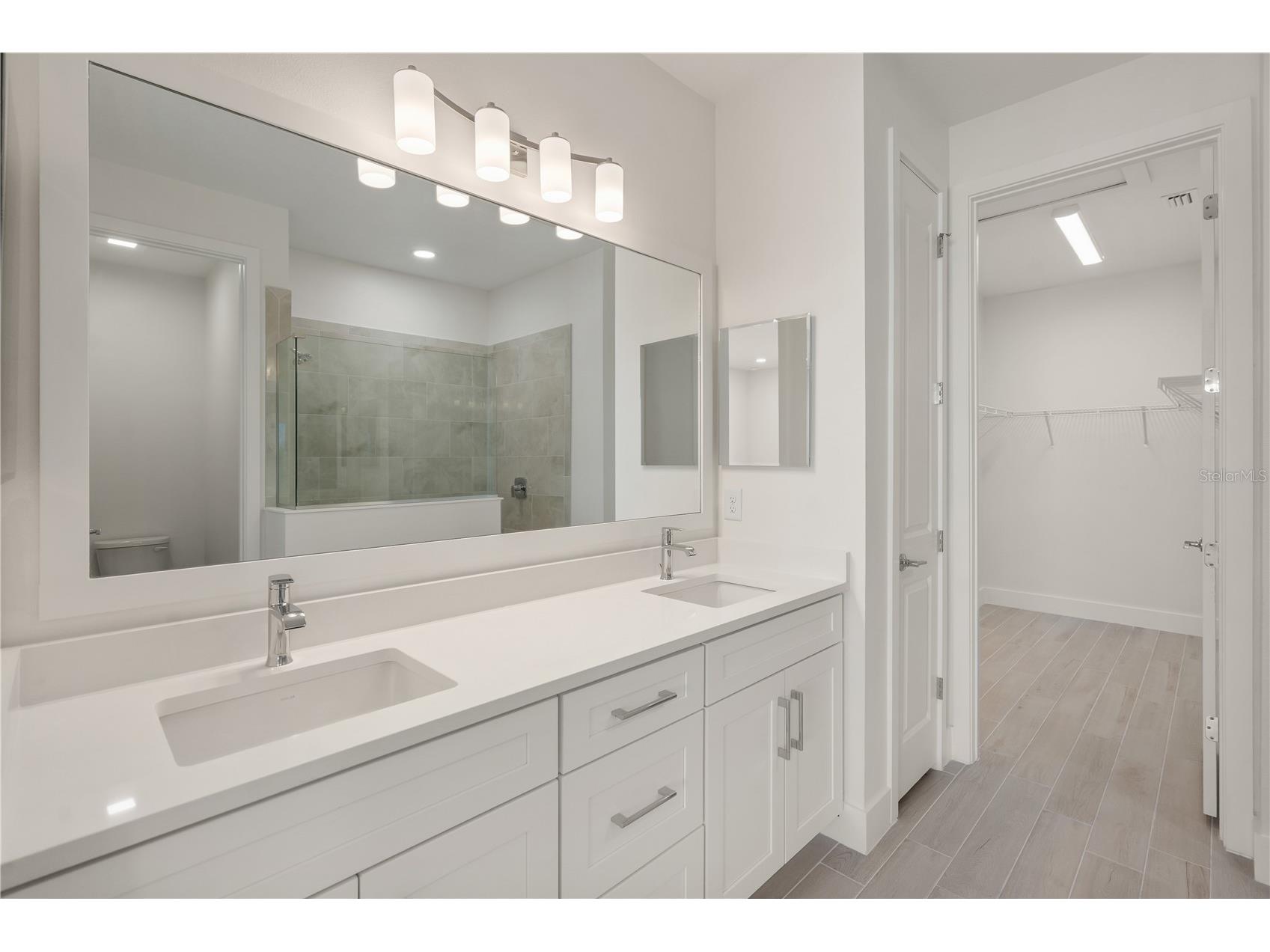 9500 Lunar Dove Drive Sarasota FL 34240 A4678389 image8