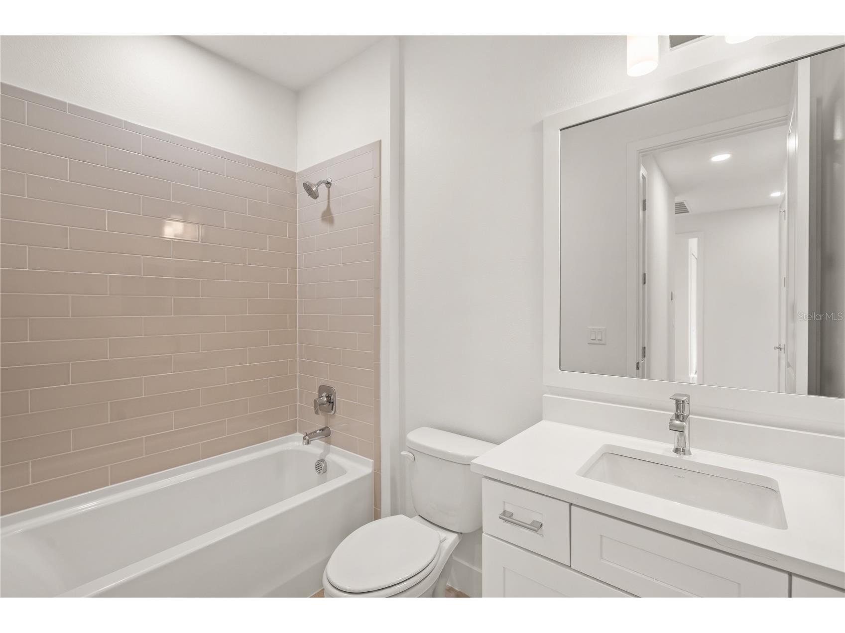 9500 Lunar Dove Drive Sarasota FL 34240 A4678389 image9