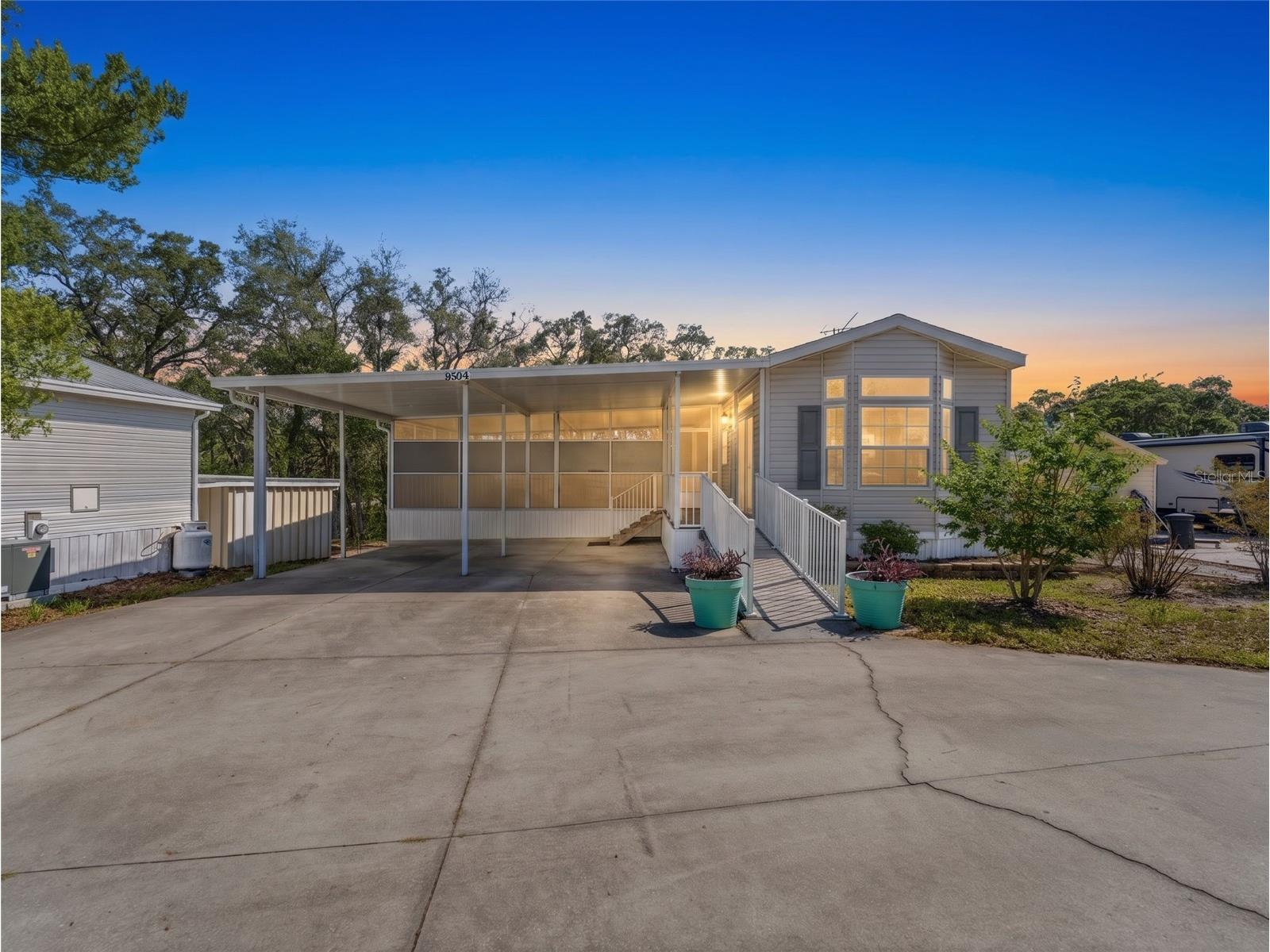 9504 Gray Fox Dr Drive Weeki Wachee FL 34613 W7886077 image1