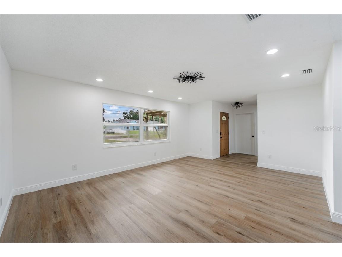 9504 W Cluster Avenue Tampa FL 33615 TB8425260 image4