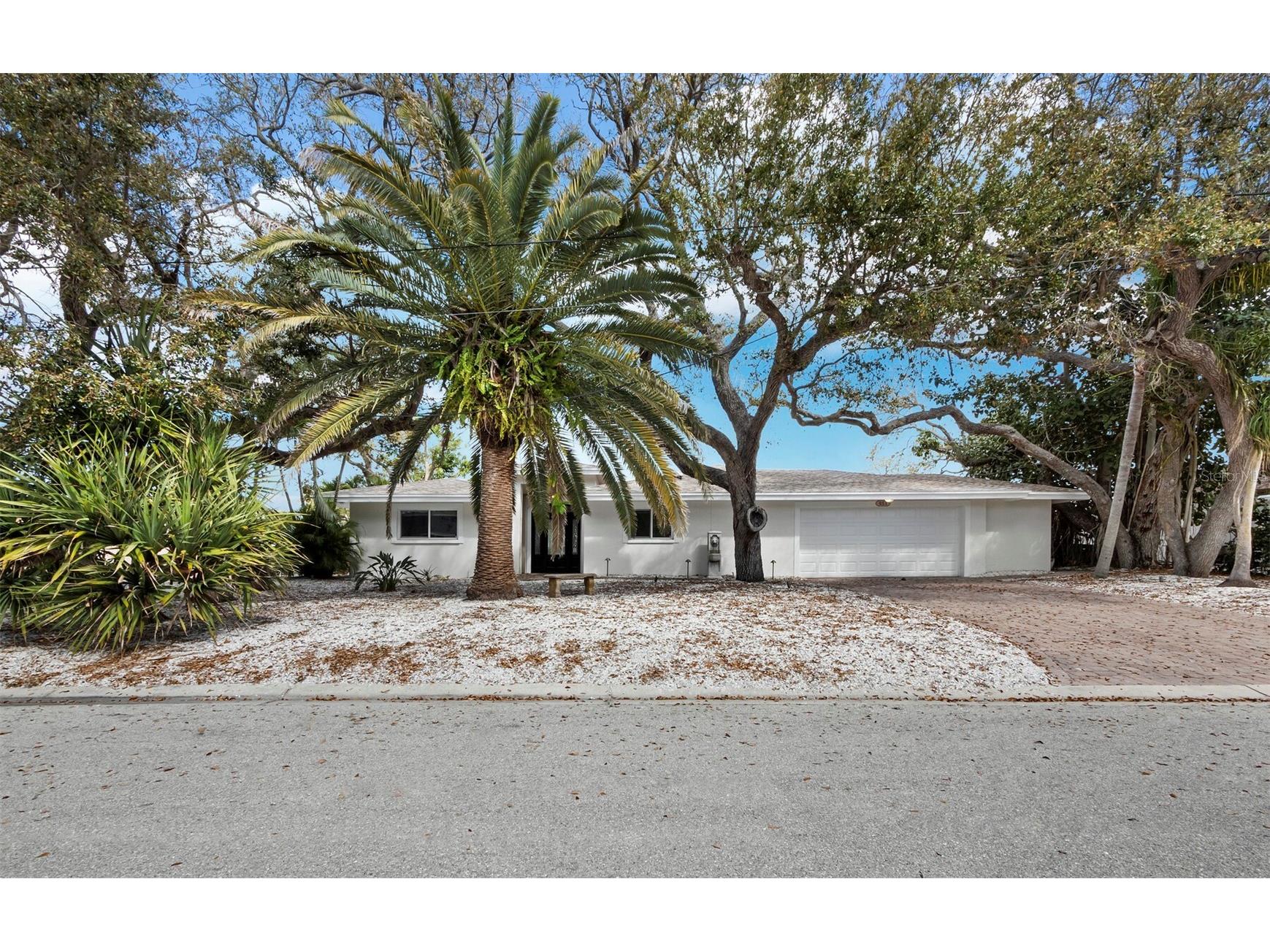 951 Contento St. Siesta Key FL 34242 - GRAND CANAL A4684955 image1