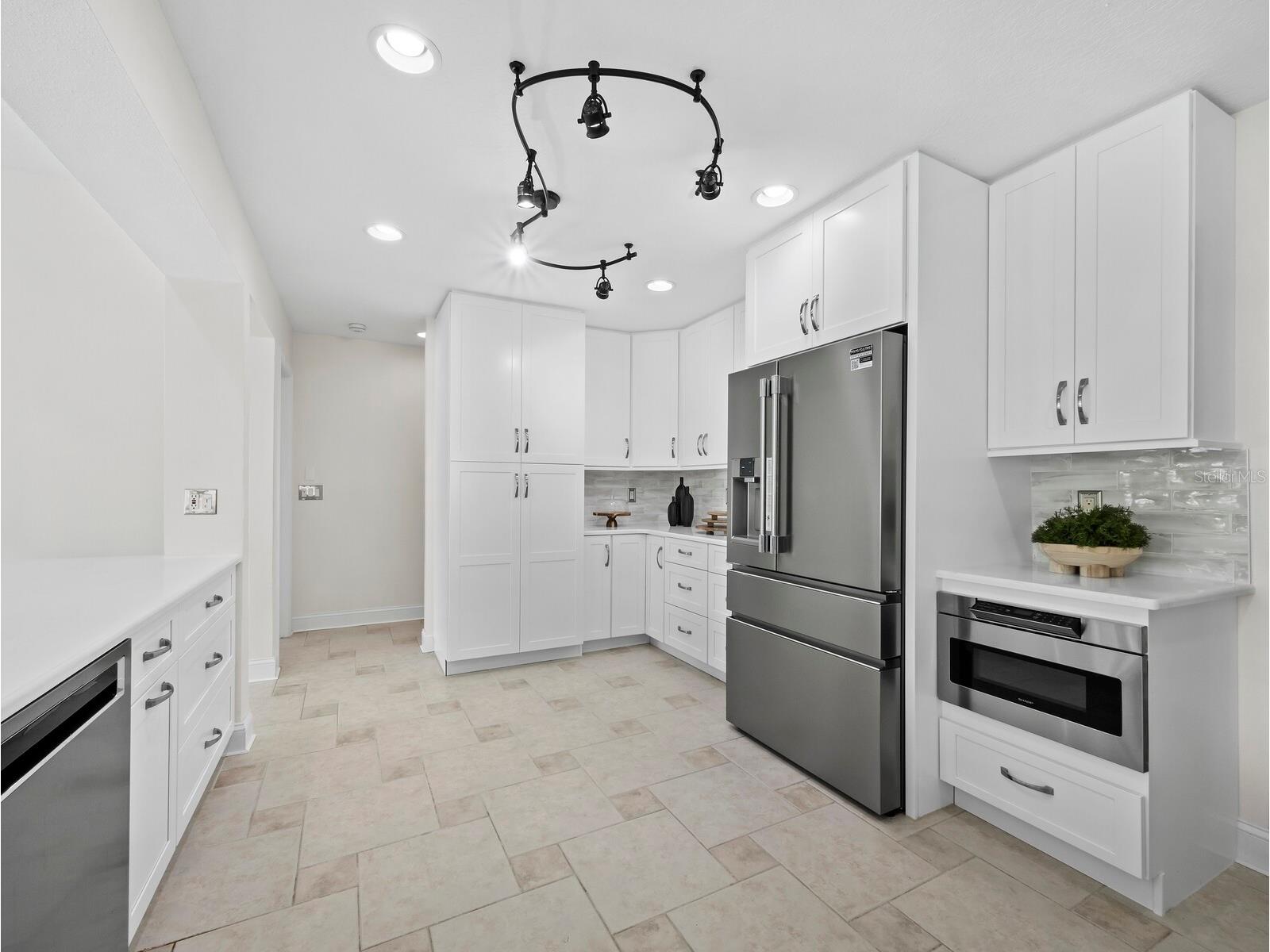 951 Contento St. Siesta Key FL 34242 - GRAND CANAL A4684955 image16