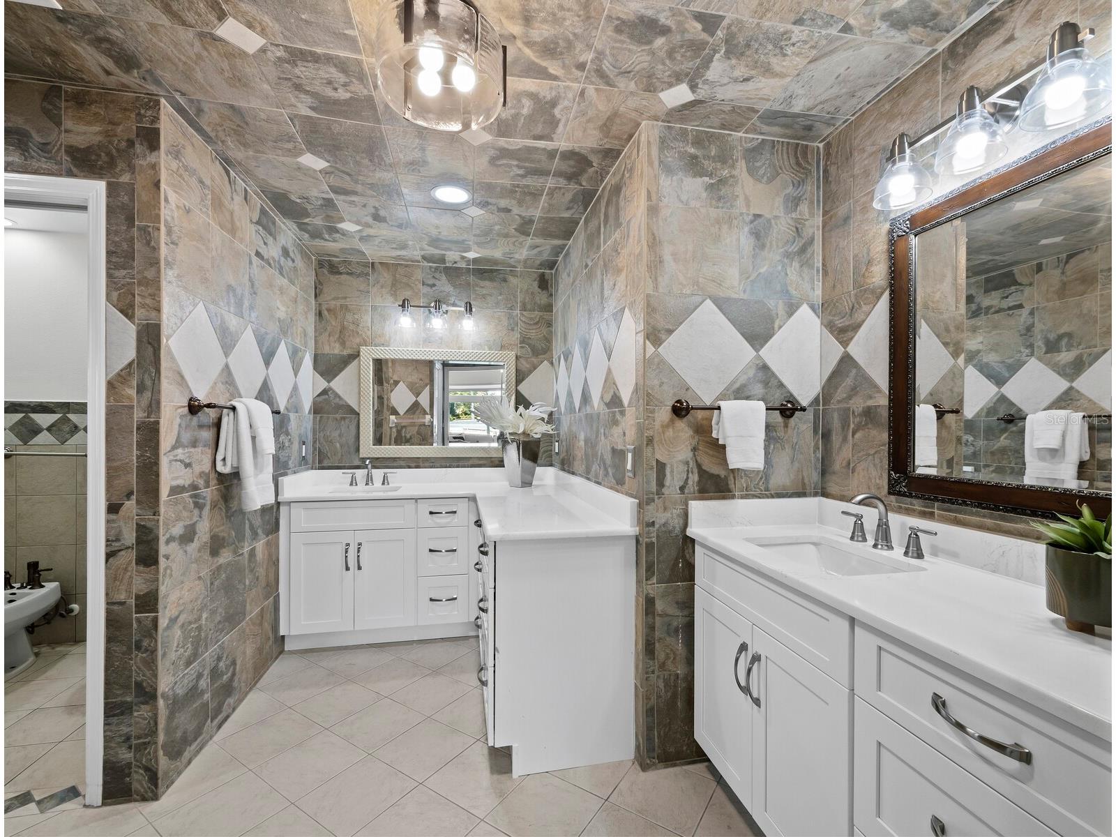 951 Contento St. Siesta Key FL 34242 - GRAND CANAL A4684955 image22