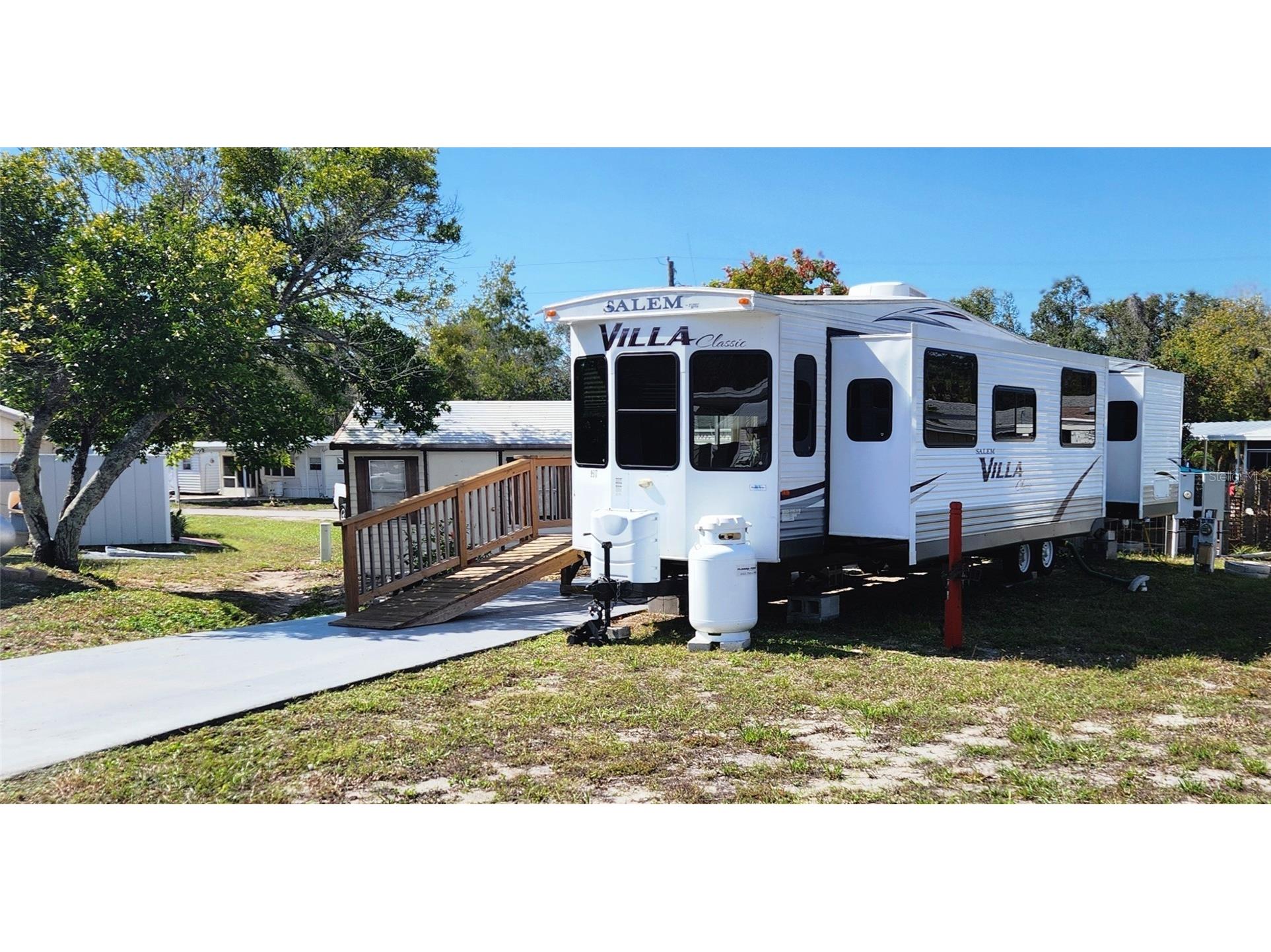 9517 Black Bear Drive Weeki Wachee FL 34613 W7880329 image1