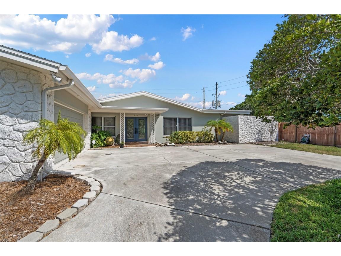 9519 Commodore Drive Seminole FL 33776 U8234711 image1