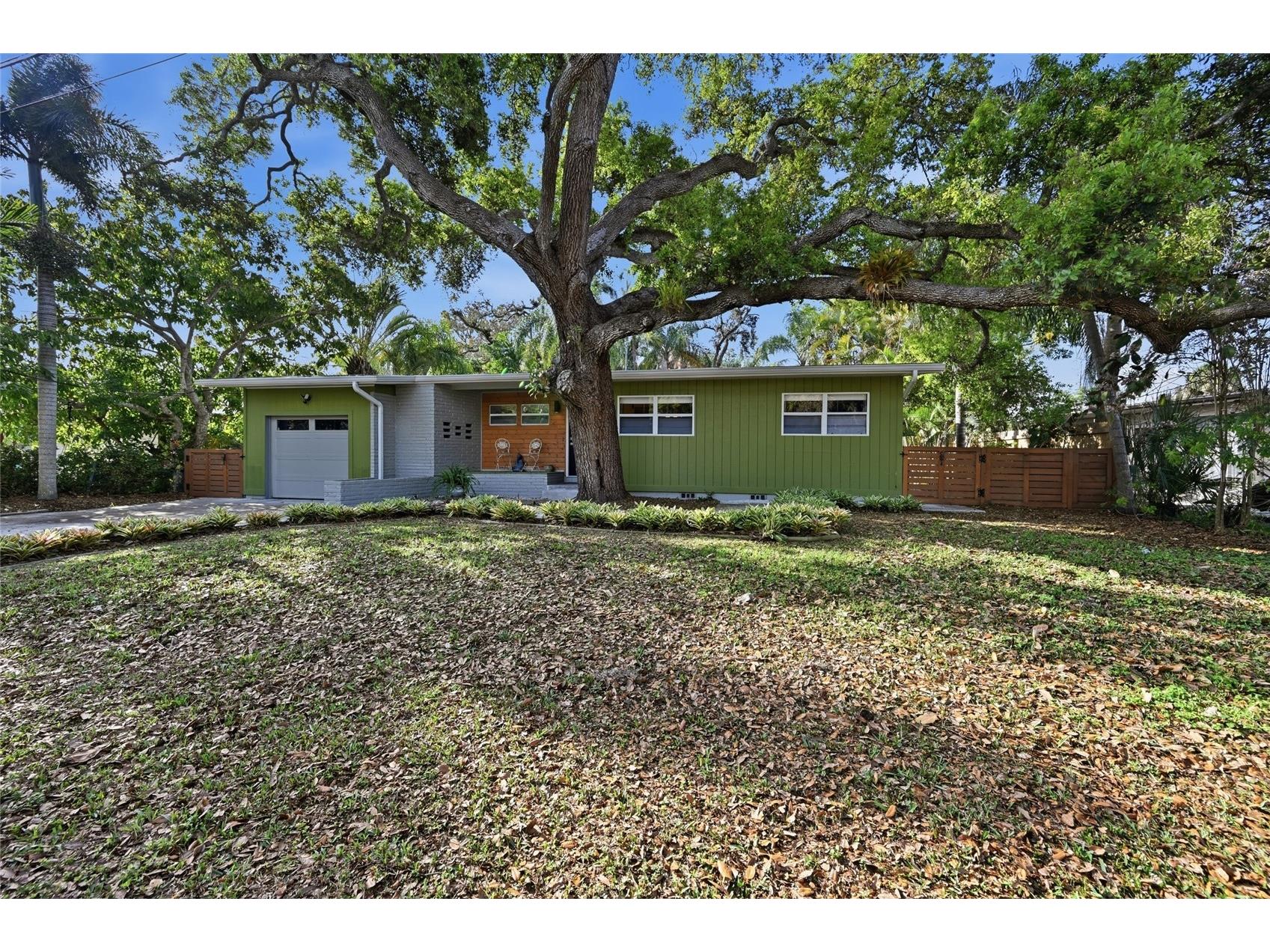 952 46th Street Sarasota FL 34234 A4686642 image1