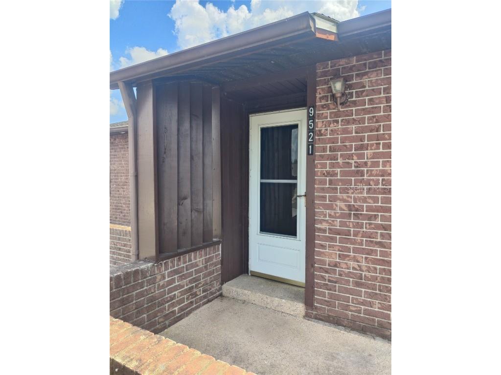 9521 Lake Park Drive Thonotosassa FL 33592 U8233839 image1