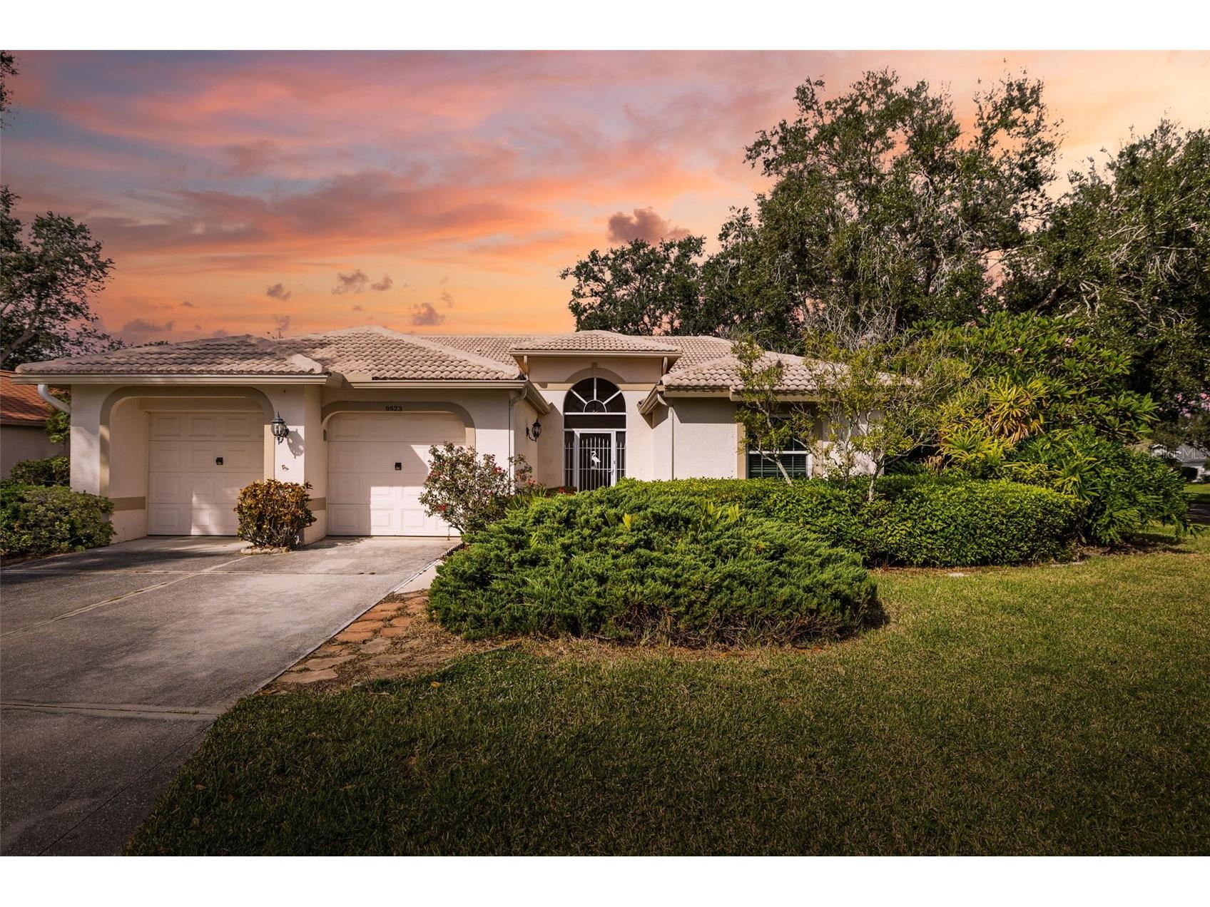 9523 Knightsbridge Circle Sarasota FL 34238 A4670315 image1
