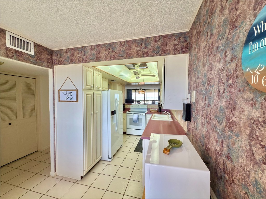 9525 Blind Pass Road #902 Saint Pete Beach FL 33706 TB8392461 image10