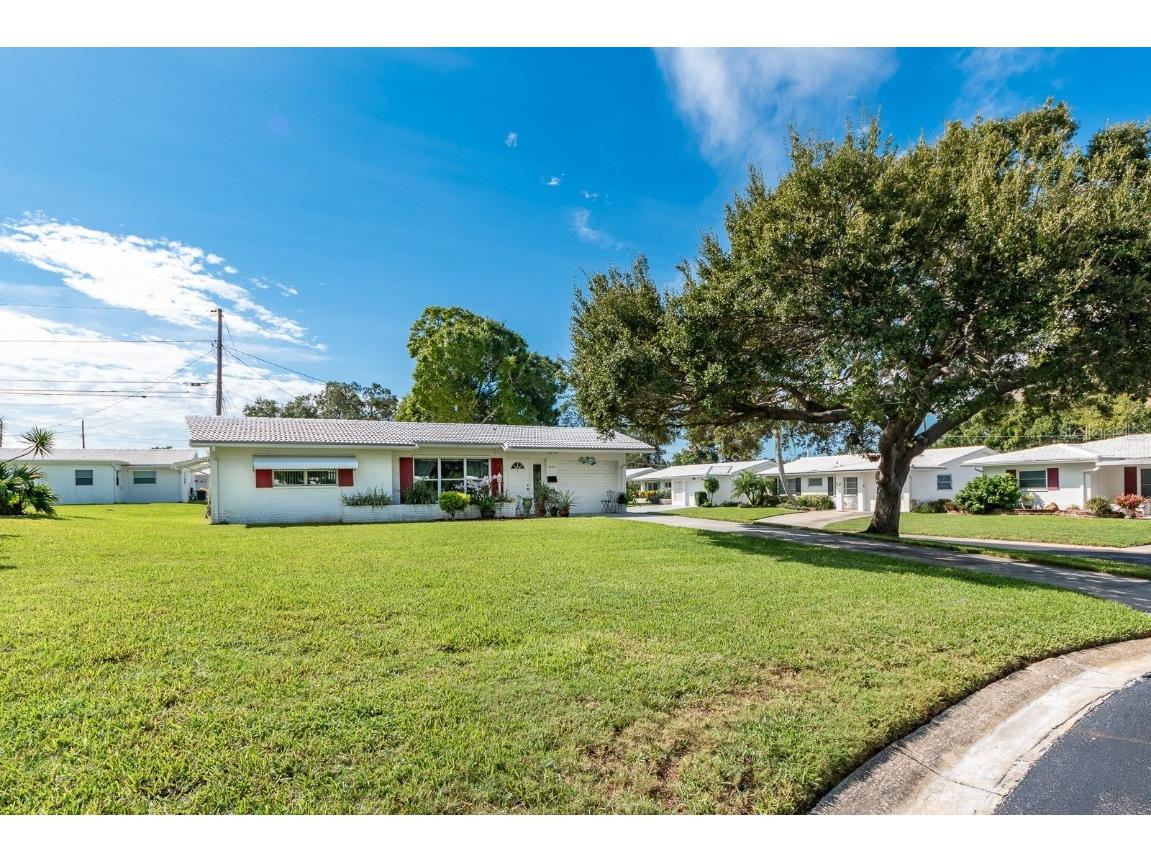 9529 141st Street Seminole FL 33776 U8214939 image1