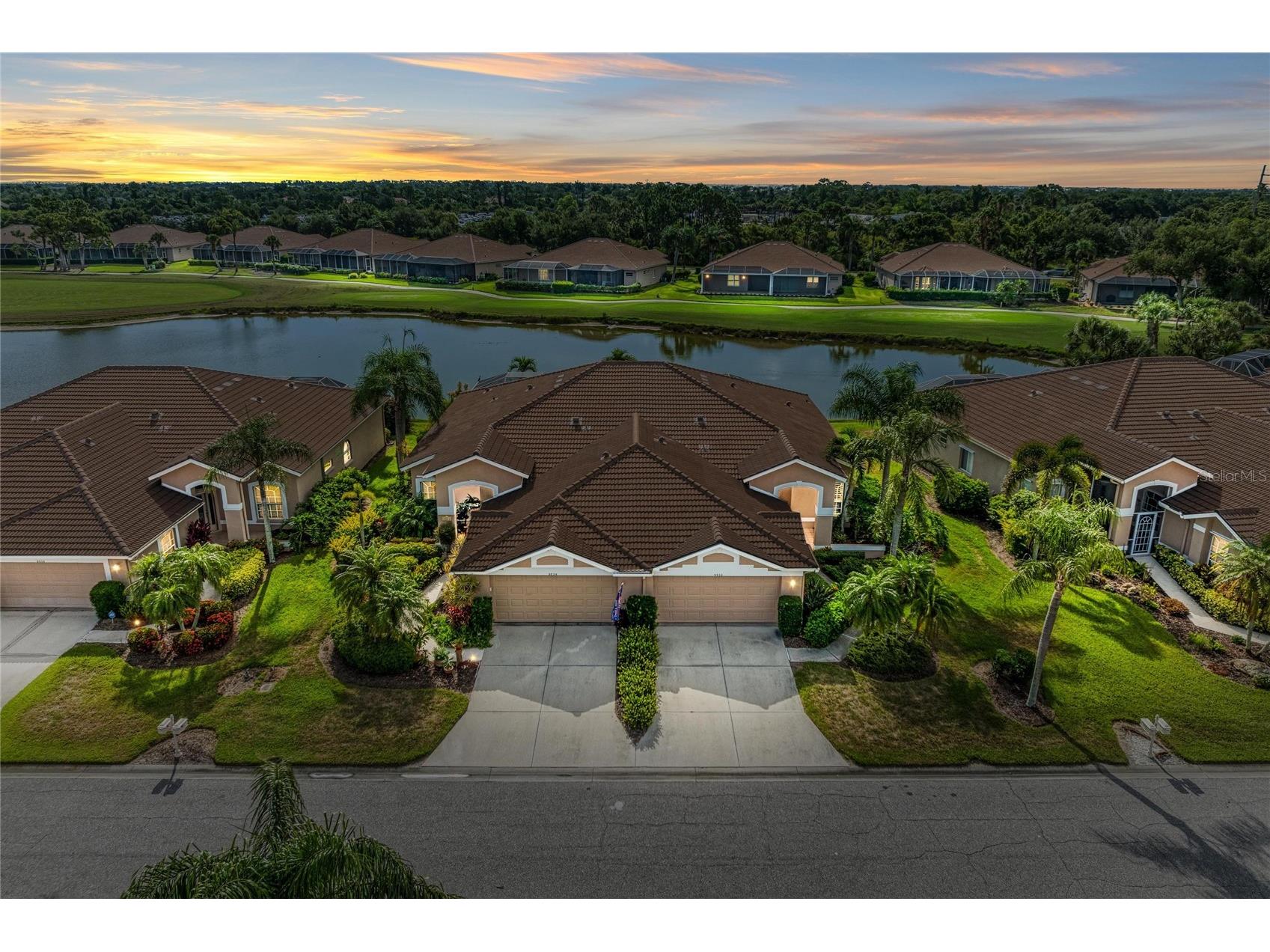 9532 Forest Hills Circle Sarasota FL 34238 A4695500 image1