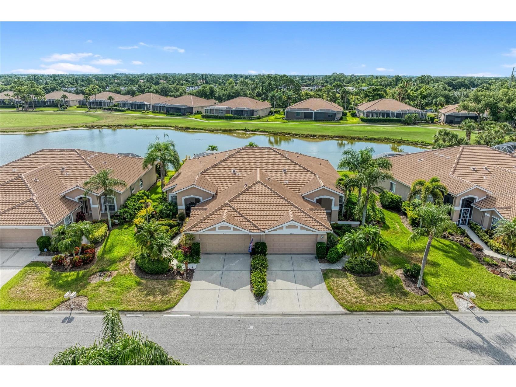 9532 Forest Hills Circle Sarasota FL 34238 A4695500 image2