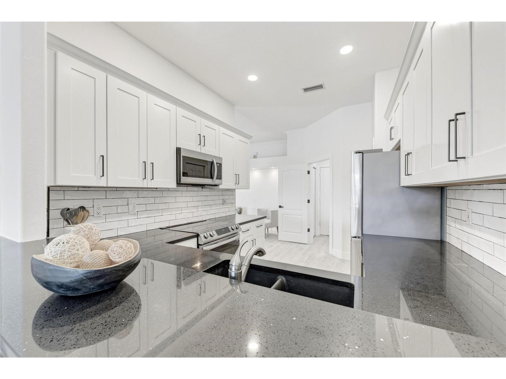 9532 Forest Hills Circle Sarasota FL 34238 A4695500 image21