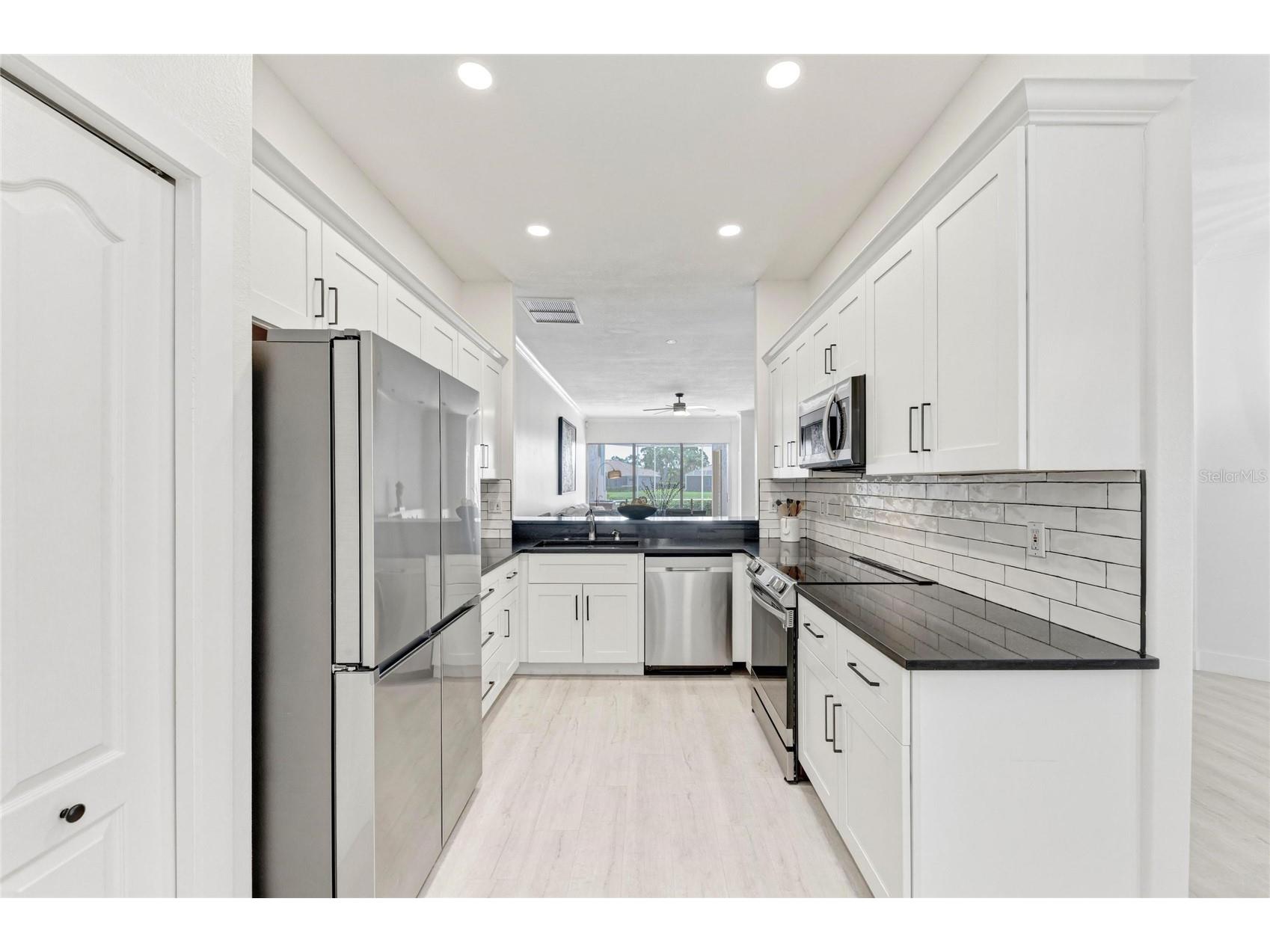 9532 Forest Hills Circle Sarasota FL 34238 A4695500 image23