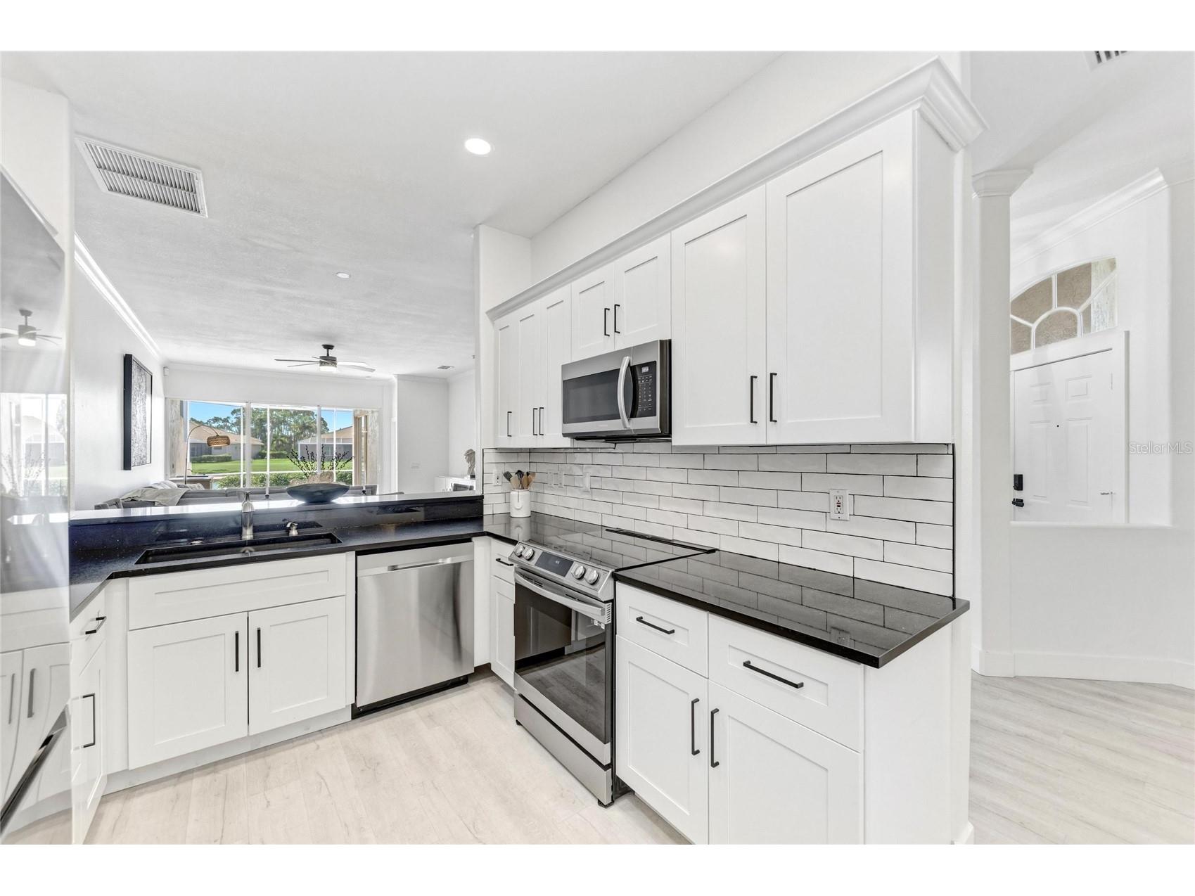 9532 Forest Hills Circle Sarasota FL 34238 A4695500 image25
