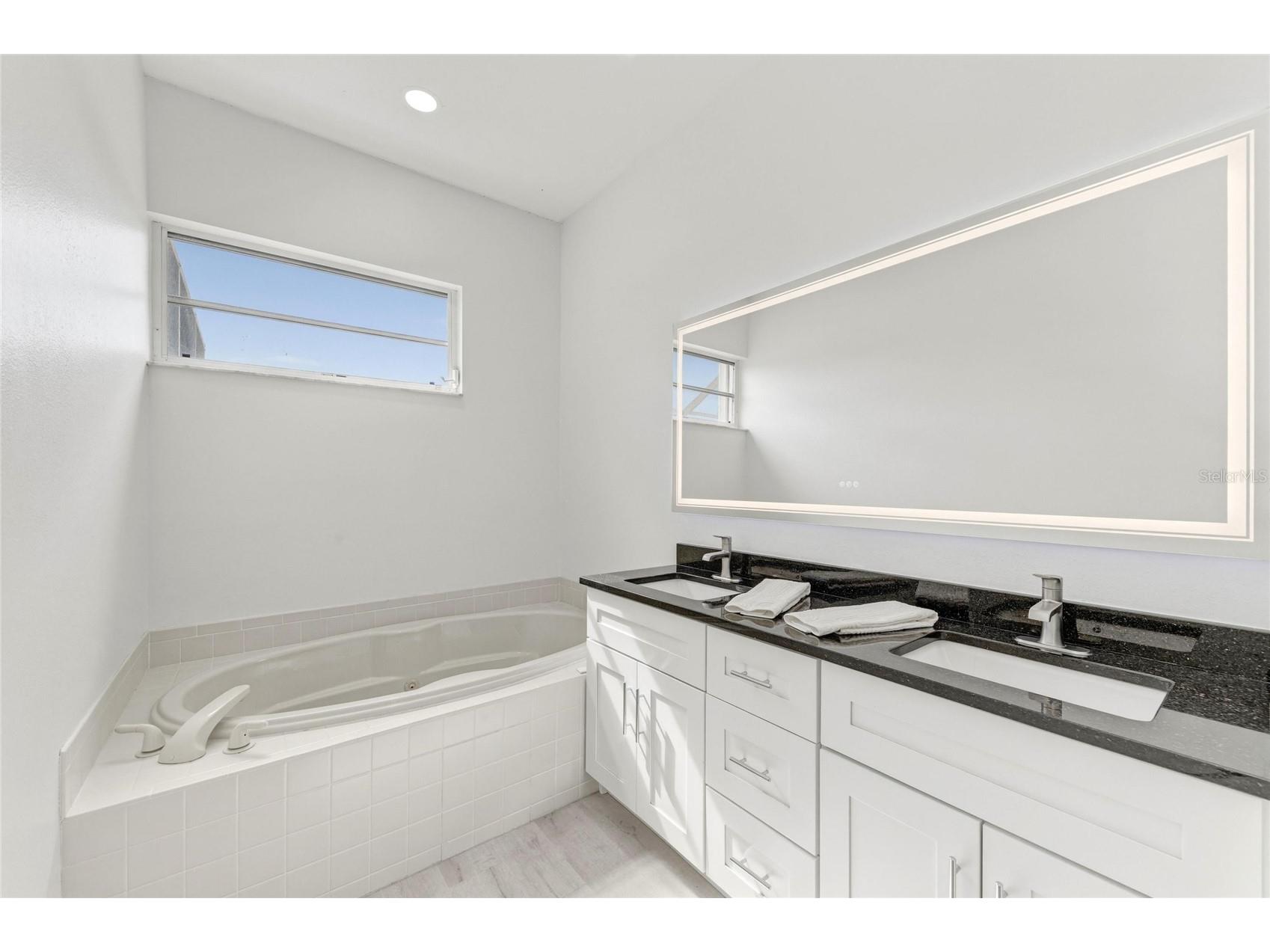 9532 Forest Hills Circle Sarasota FL 34238 A4695500 image37