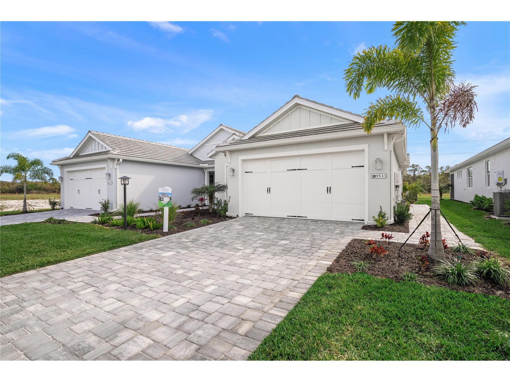 9533 Lunar Dove Drive Sarasota FL 34240 A4681608 image1