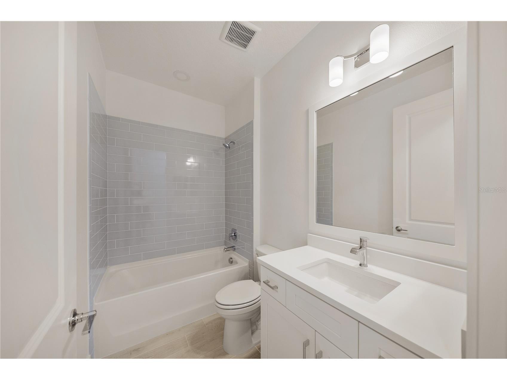 9533 Lunar Dove Drive Sarasota FL 34240 A4681608 image14