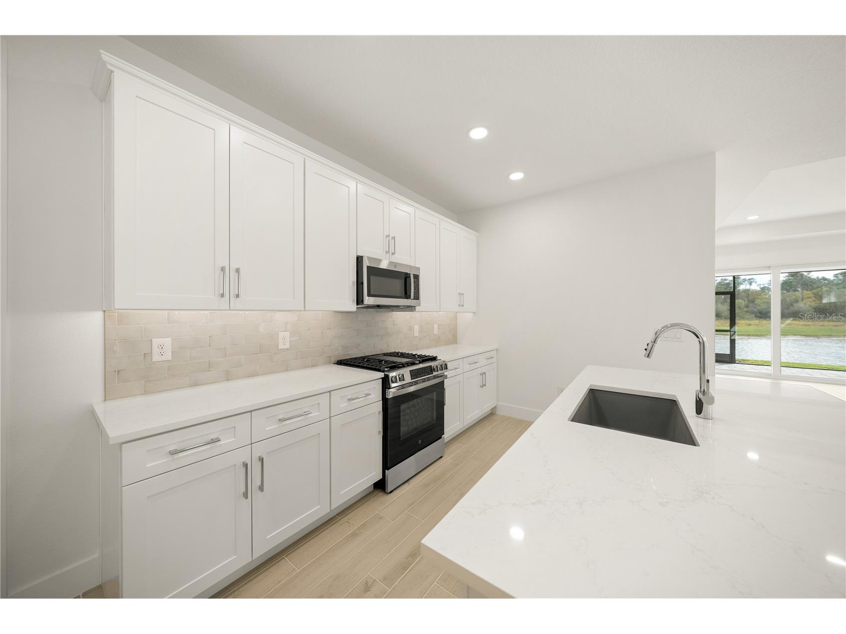 9533 Lunar Dove Drive Sarasota FL 34240 A4681608 image4