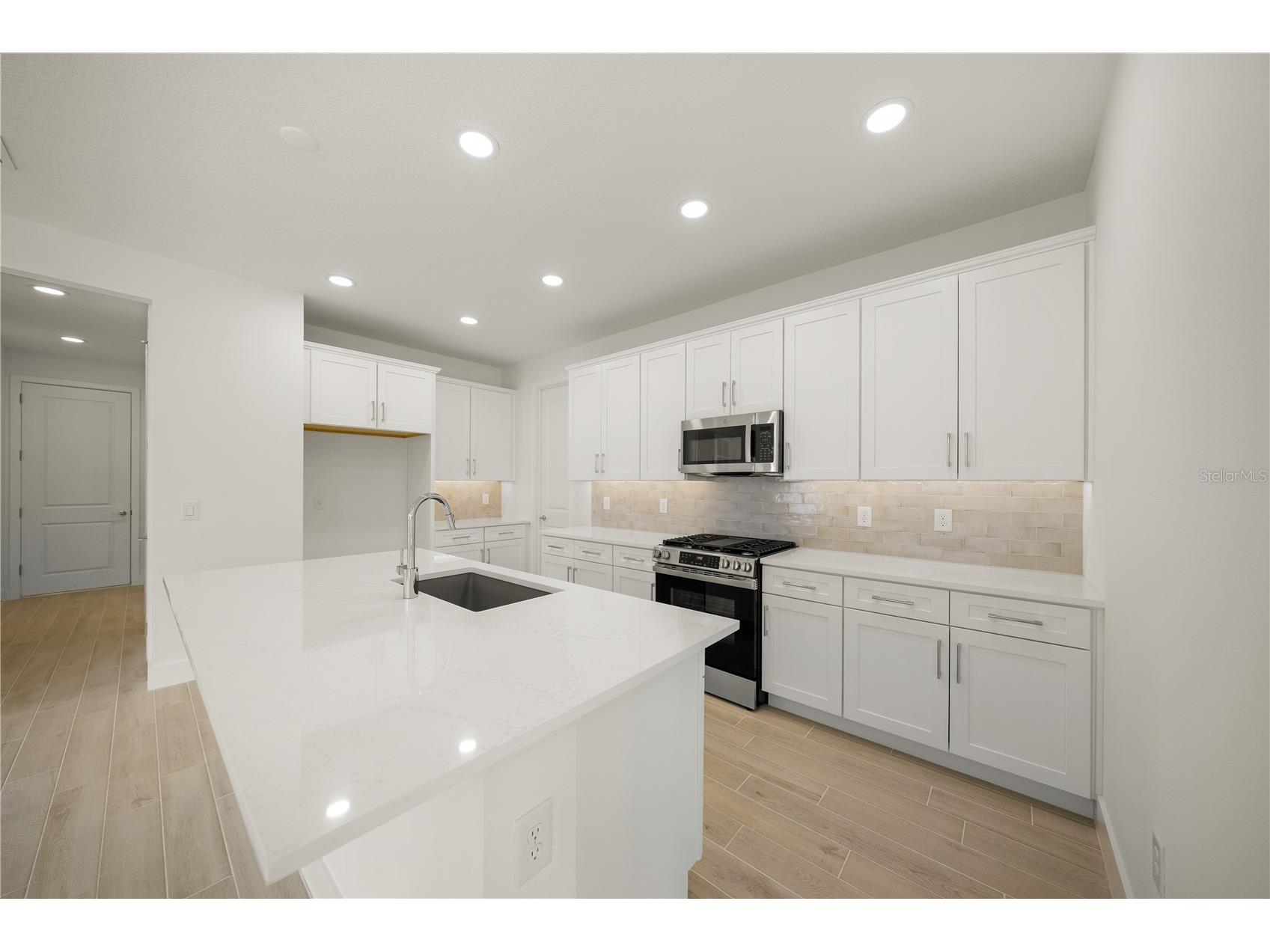 9533 Lunar Dove Drive Sarasota FL 34240 A4681608 image7