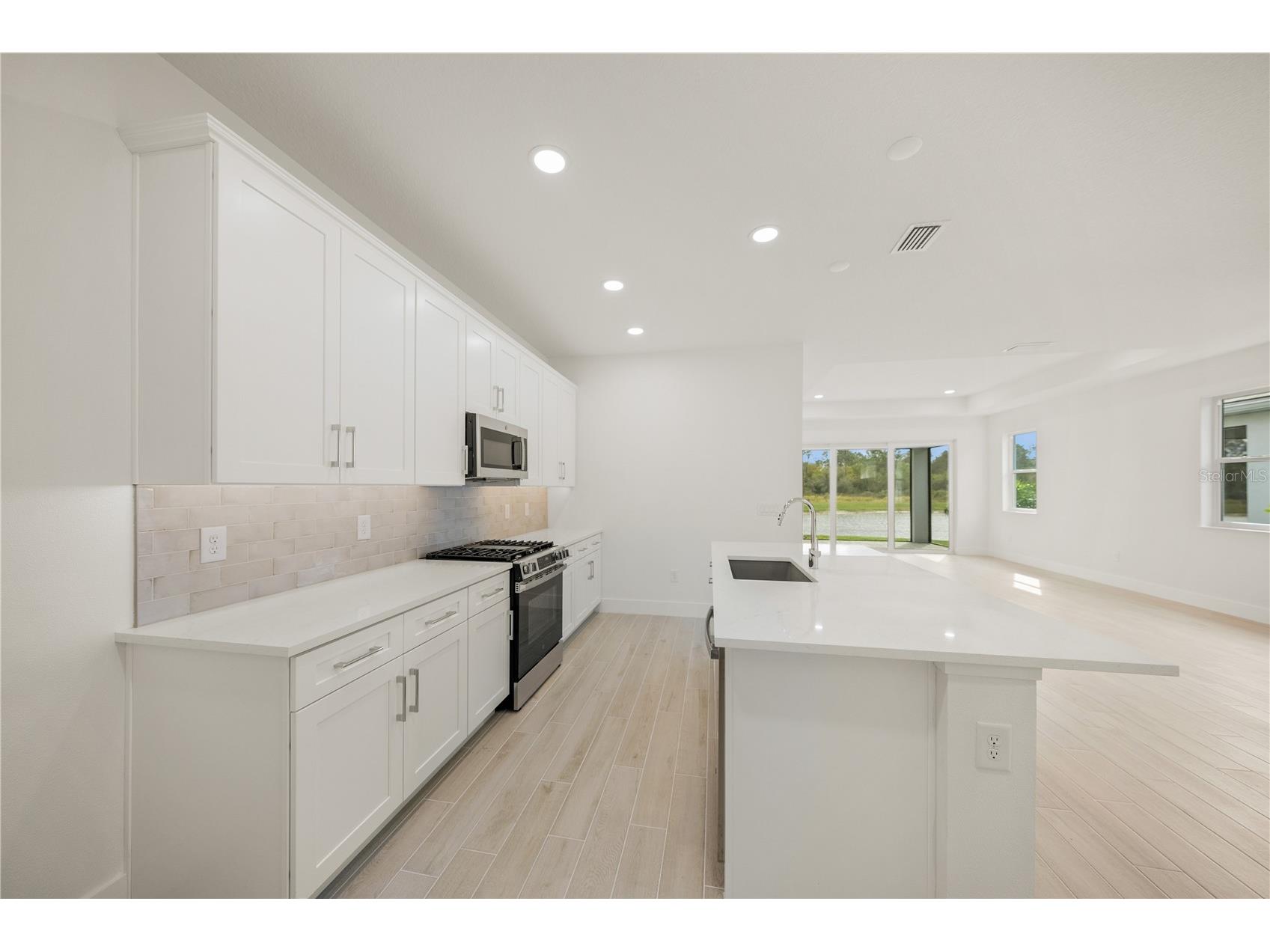 9533 Lunar Dove Drive Sarasota FL 34240 A4681608 image8