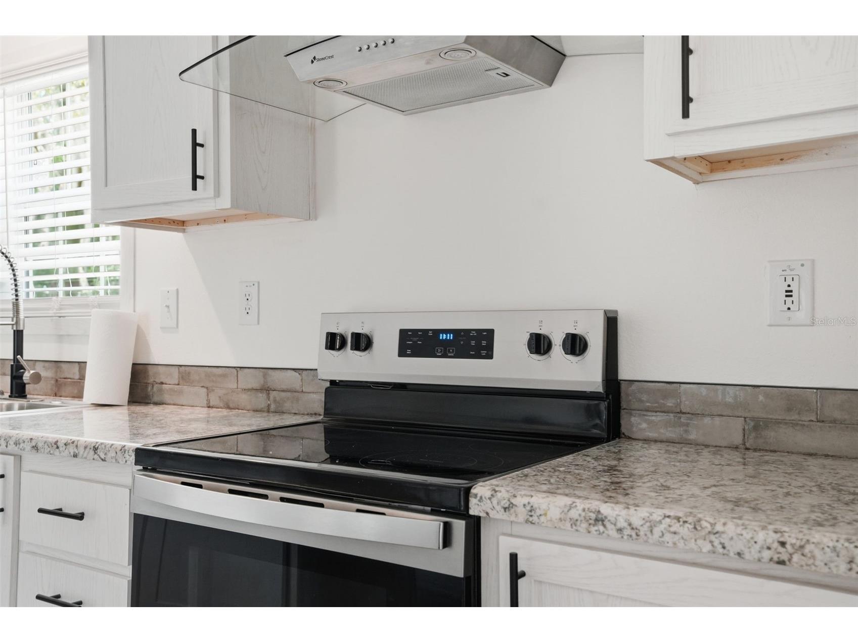 9533 Round Lake Drive Weeki Wachee FL 34613 W7884685 image24