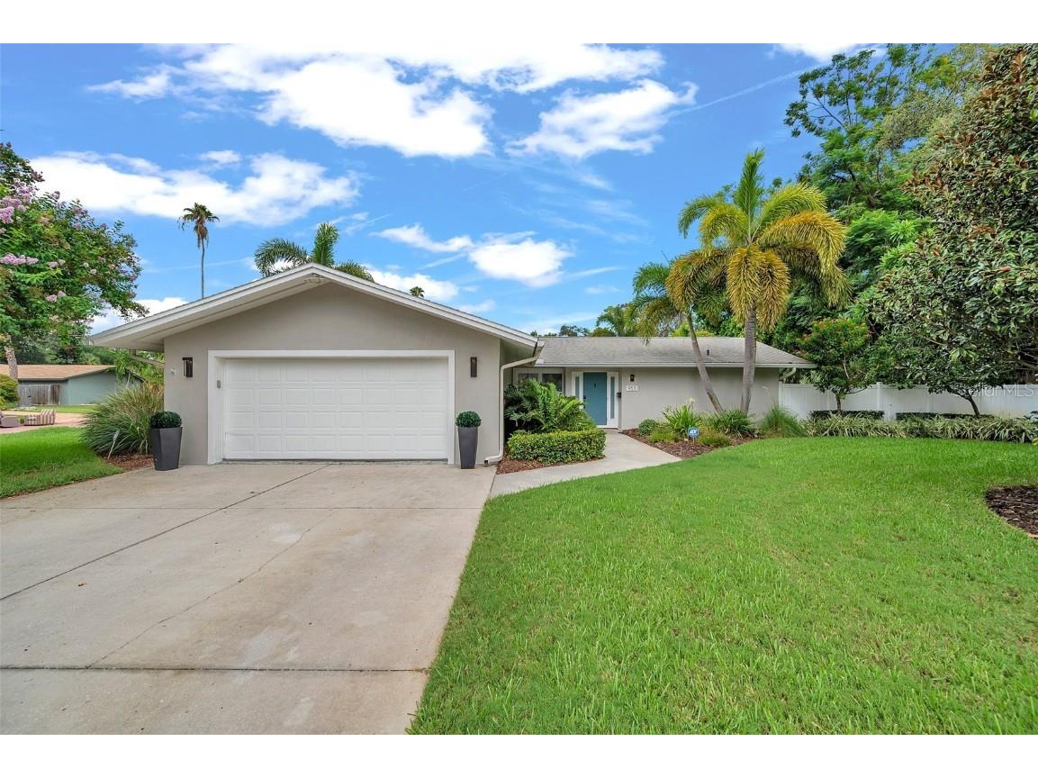 955 Serpentine Drive S Saint Petersburg FL 33705 TB8305034 image1