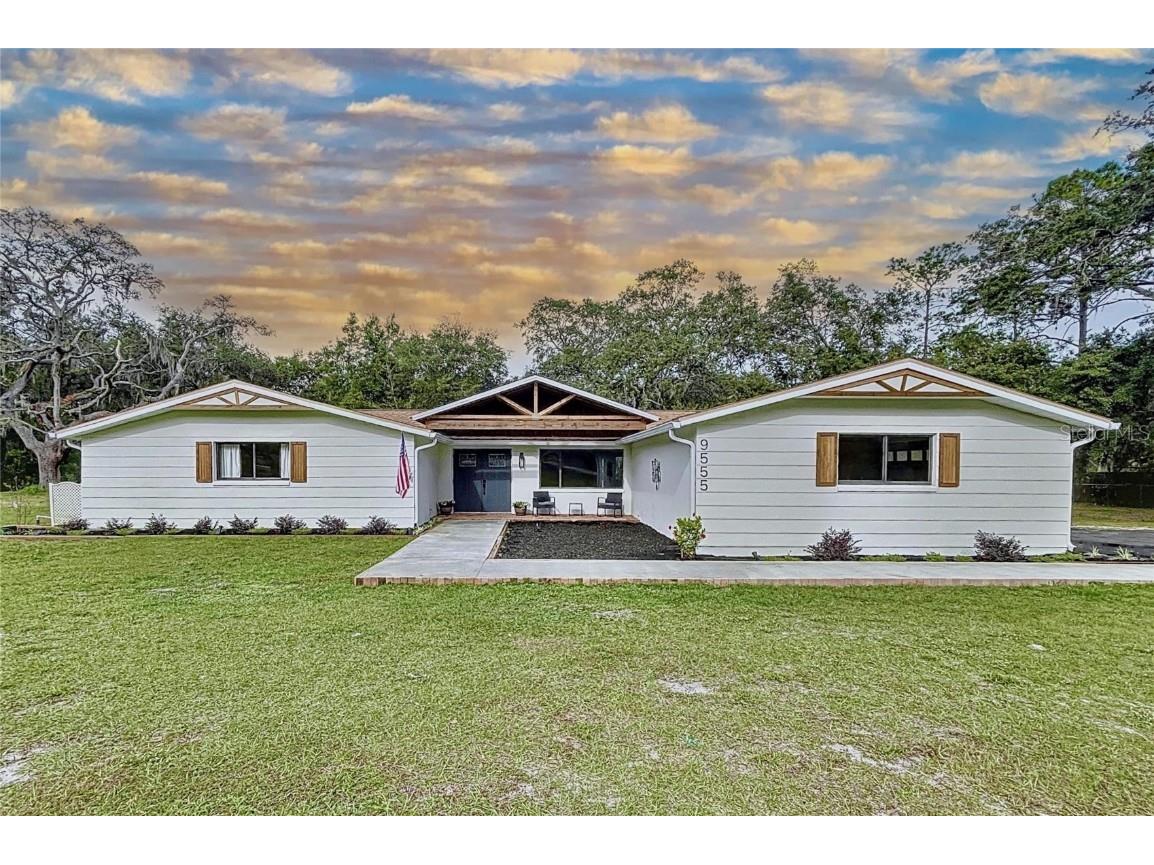 9555 Lakeview Drive New Port Richey FL 34654 W7860582 image1