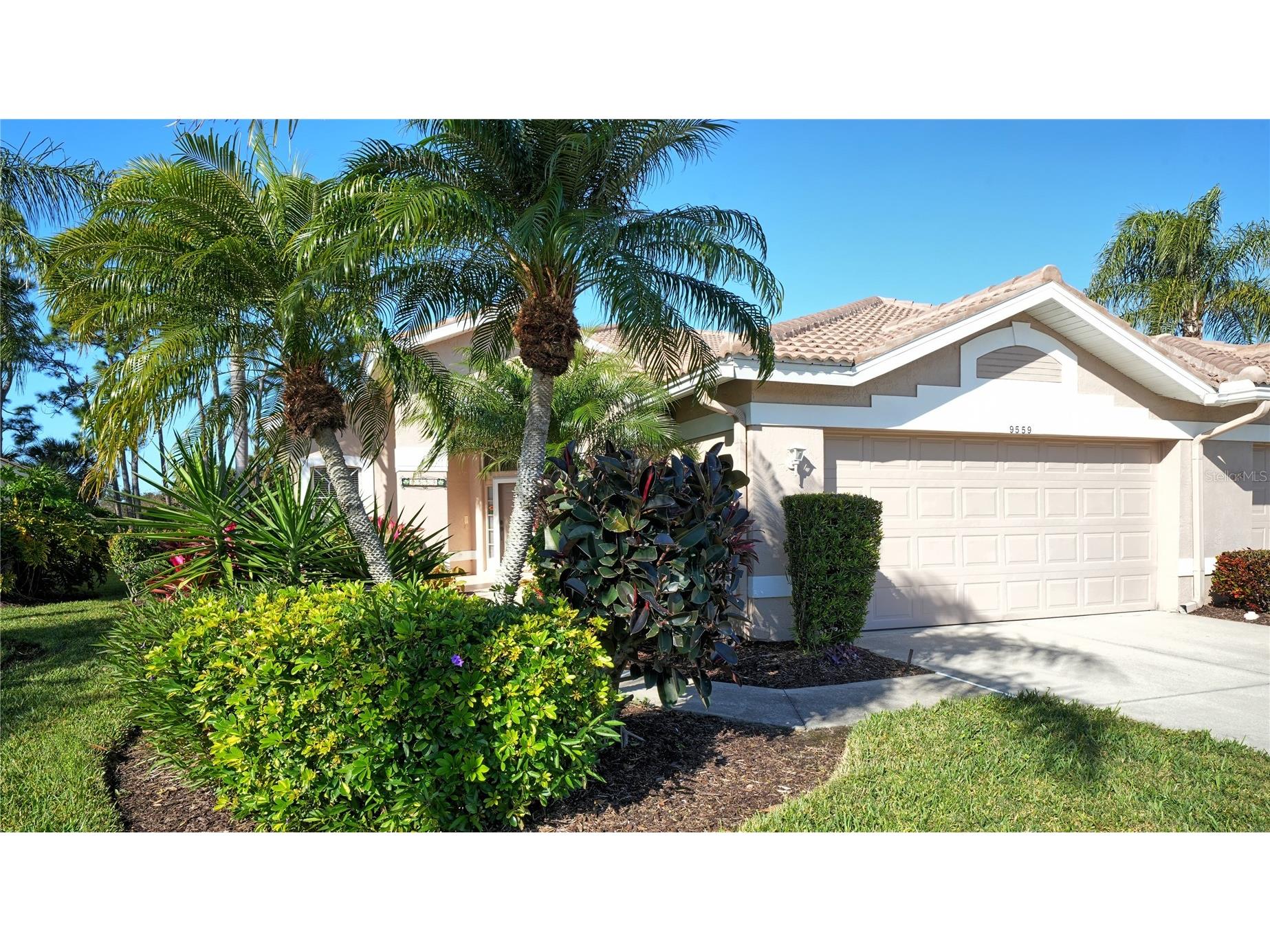 9559 Forest Hills Circle Sarasota FL 34238 A4679954 image2