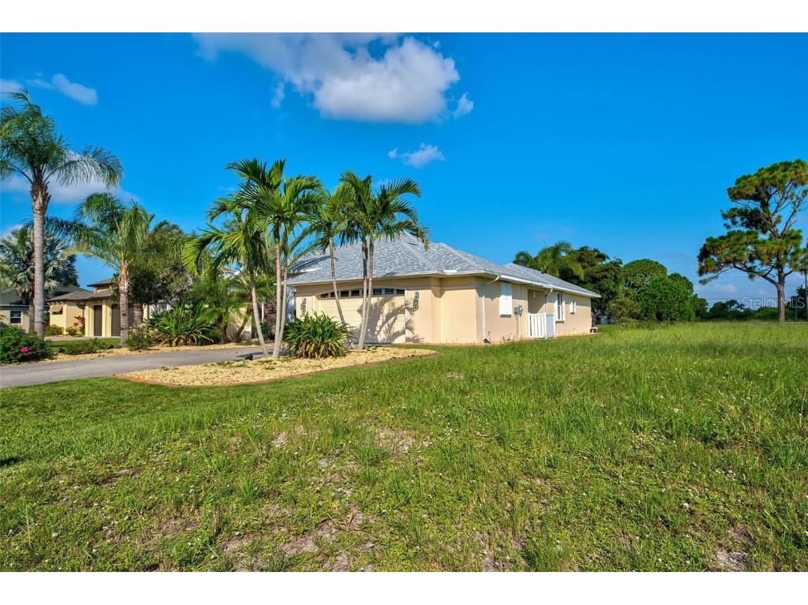 956 Boundary Boulevard Rotonda West FL 33947 D6128093 image2