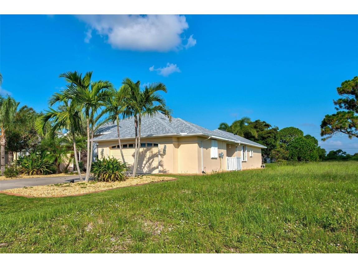 956 Boundary Boulevard Rotonda West FL 33947 D6128093 image3