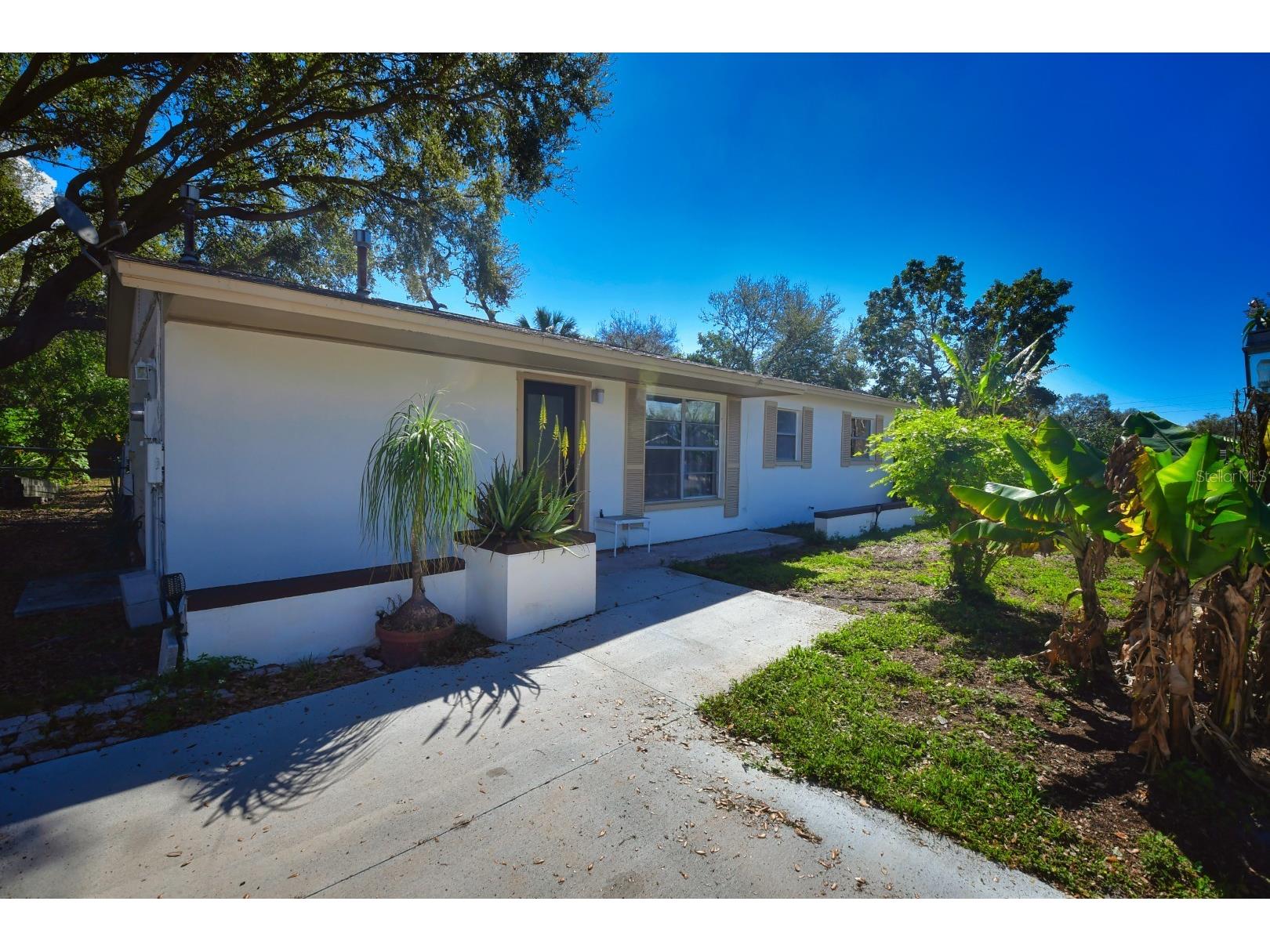 9567 85th Street Seminole FL 33777 TB8330543 image1