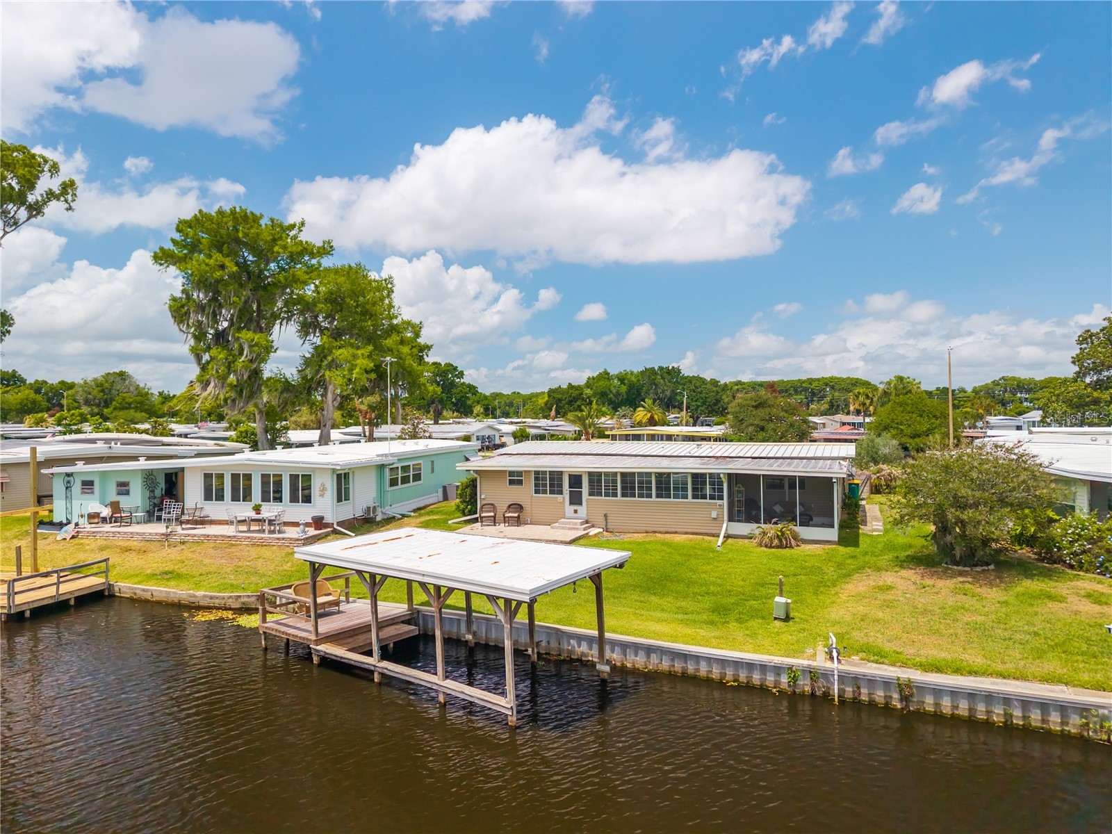 957 Todd Way Tavares FL 32778 - HARRIS CHAIN OF LAKES G5111601 image1