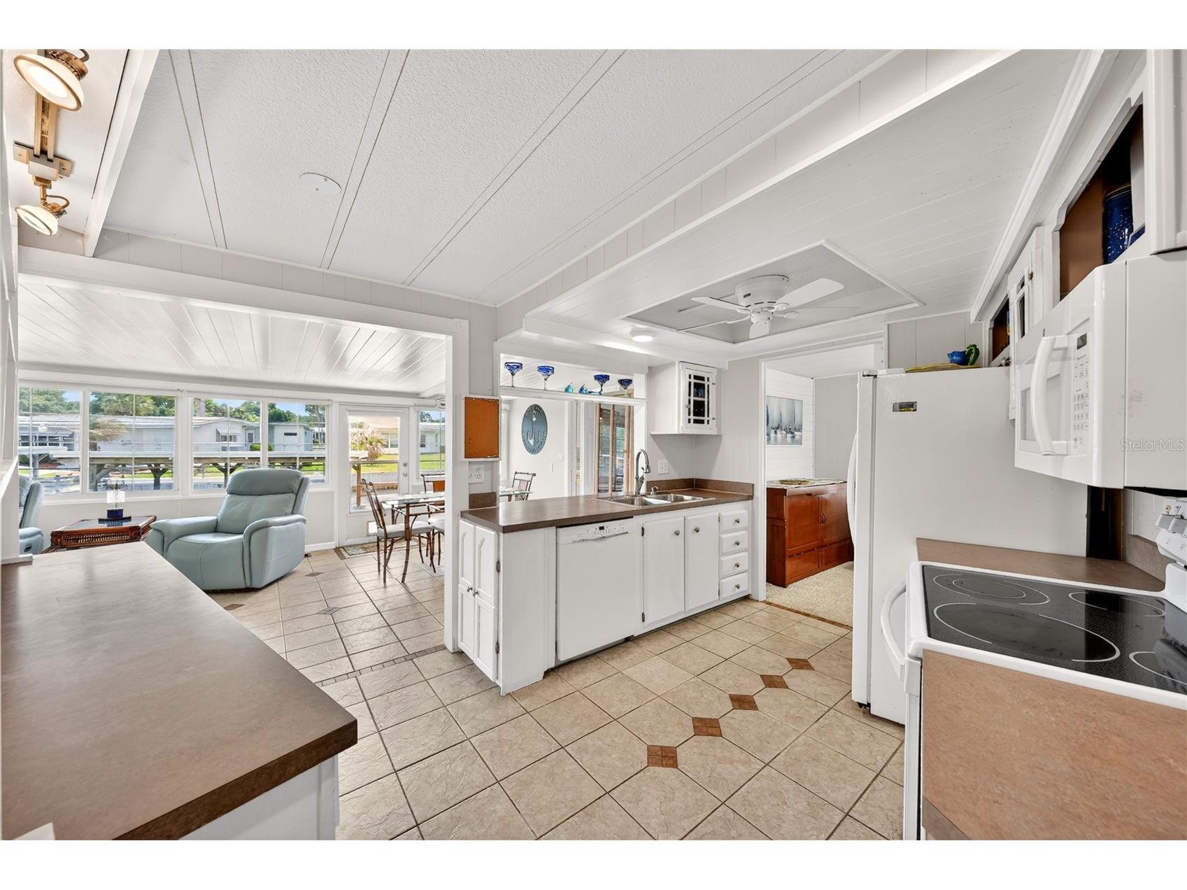 957 Todd Way Tavares FL 32778 - HARRIS CHAIN OF LAKES G5111601 image12