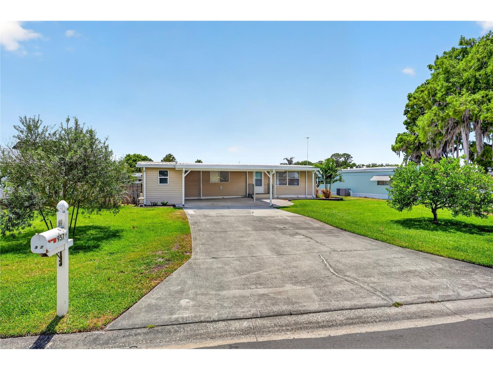 957 Todd Way Tavares FL 32778 - HARRIS CHAIN OF LAKES G5111601 image2