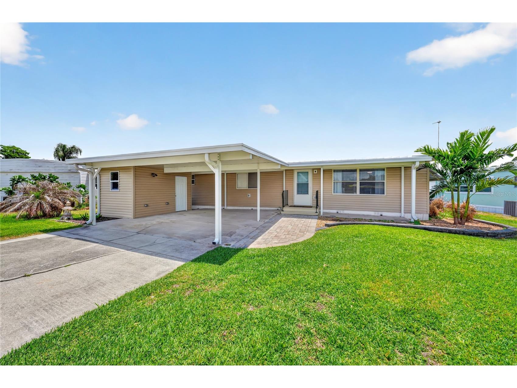 957 Todd Way Tavares FL 32778 - HARRIS CHAIN OF LAKES G5111601 image3