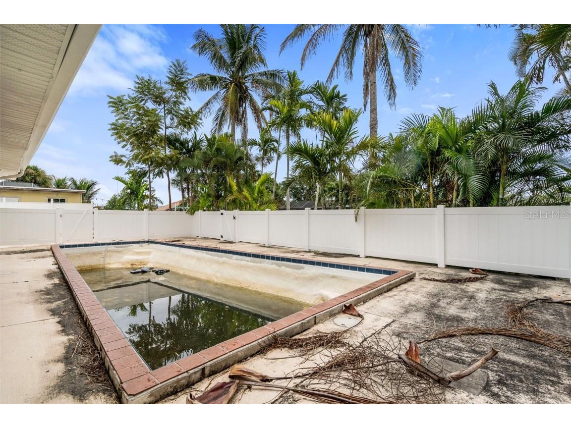 9570 Sun Isle Drive NE Saint Petersburg FL 33702 TB8457108 image11