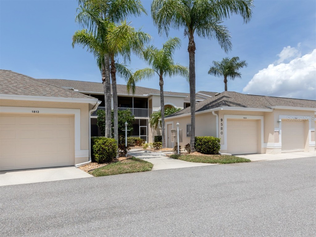 9580 High Gate Drive #1824 Sarasota FL 34238 A4568907 image1