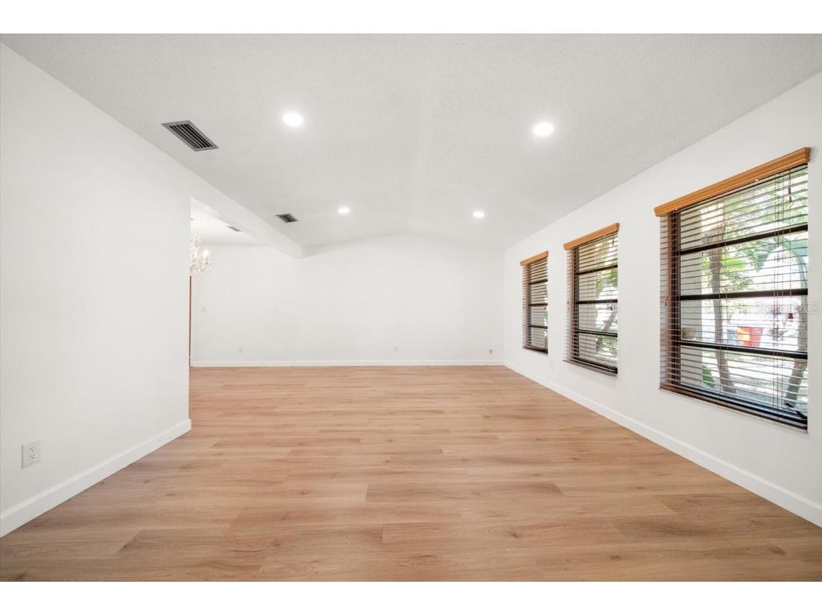 9582 103rd Avenue Seminole FL 33777 TB8452288 image18