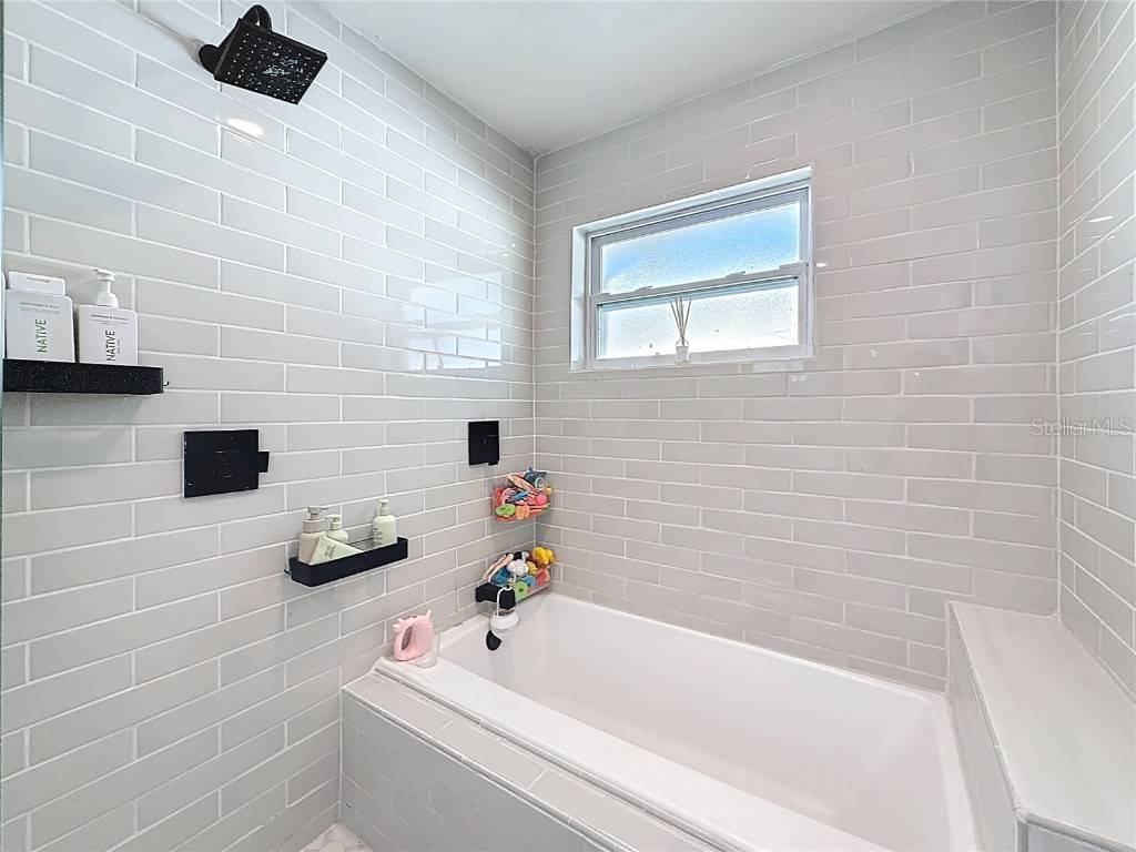 9585 Portside Drive Seminole FL 33776 TB8451046 image46