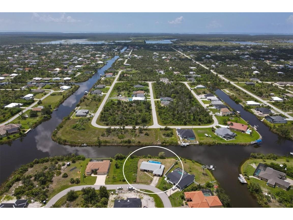 9588 President Circle Port Charlotte FL 33981 - KEYSTONE WATERWAY D6131989 image1